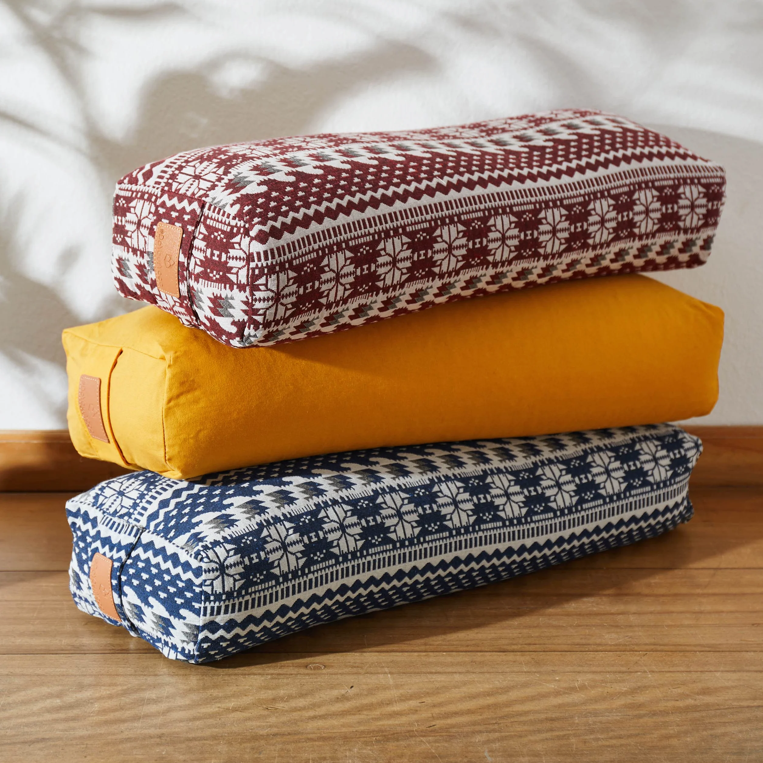 #DoYourYoga Yoga Bolster »Paravati« z ekologiczną łuską gryki (KBA), poszewka nadająca się do prania, 67 cm x 13 cm, poduszka do medytacji/poduszka do siedzenia/poduszka zafu do Yin Yoga - curry żółty