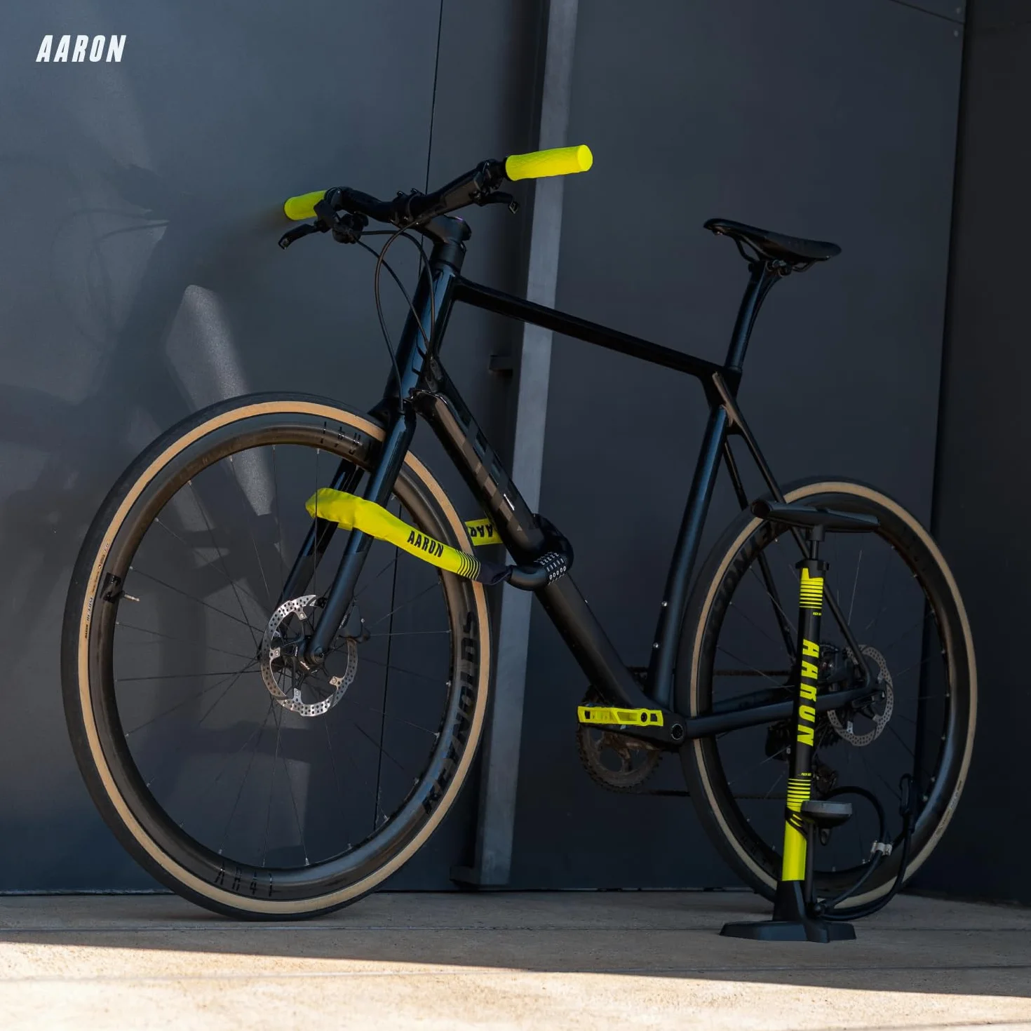AARON Pasuje do uchwytów rowerowych z amortyzującą powierzchnią nośną, ergonomiczne, antypoślizgowe gumowe uchwyty, miękkie uchwyty do rowerów elektrycznych, rowerów trekkingowych, rowerów górskich,
