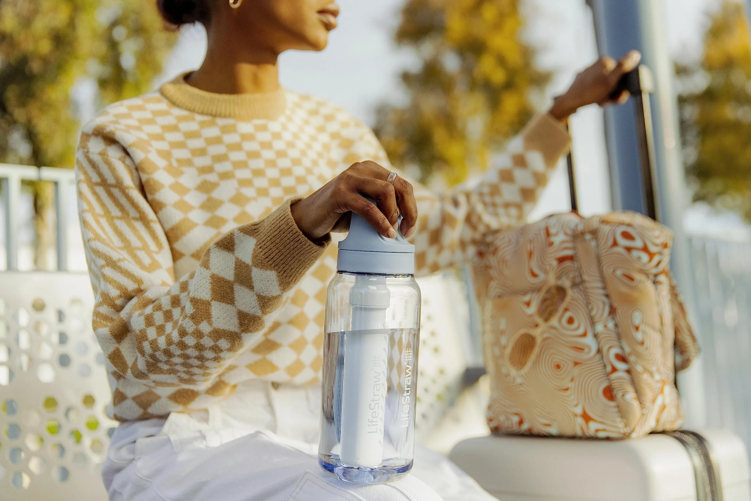 LifeStraw Go Series – butelka z filtrem do wody bez BPA do podróży i codziennego użytku, usuwa bakterie, pasożyty i mikroplastiki, poprawia smak, 1 l islandzki niebieski