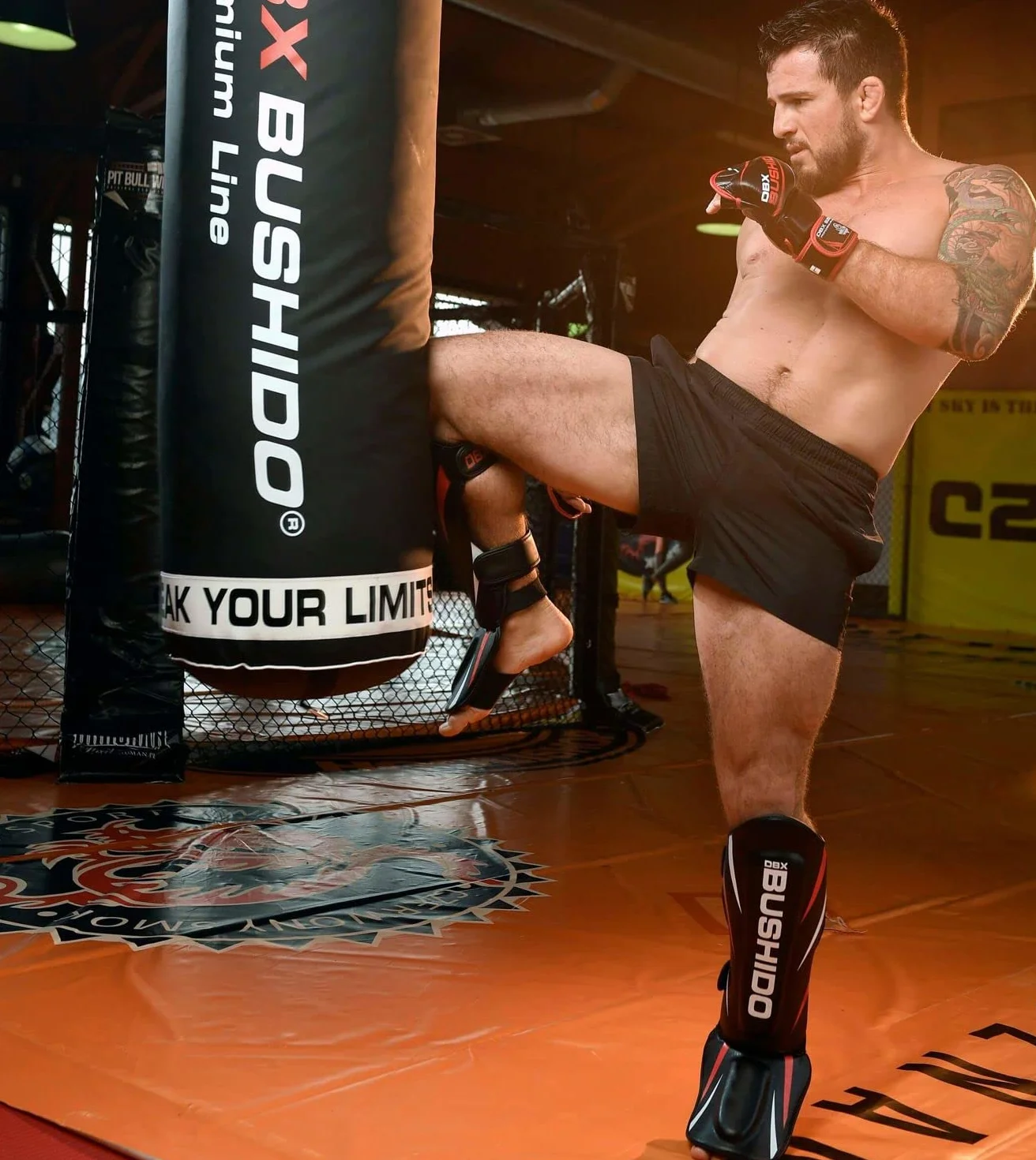 DBX BUSHIDO Ochraniacze Piszczeli SP-10v2 Rozmiar XL - Dla Mężczyzn, Efektywny Trening Kickboxera, Do Sportów Walki, Czarny