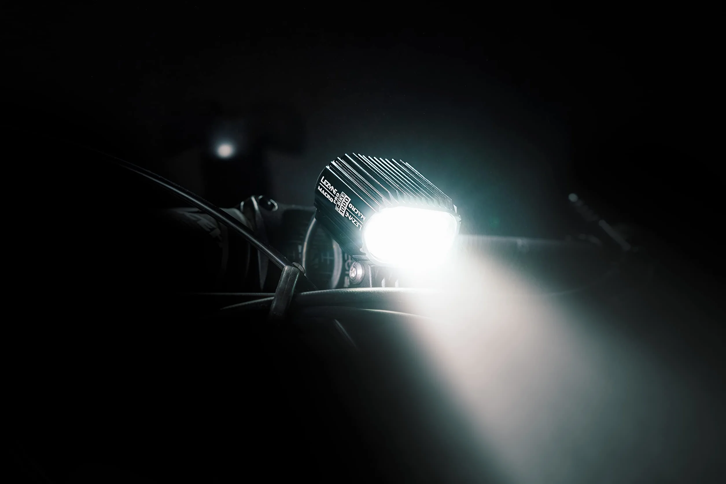 LEZYNE E-Bike Macro Drive 1000 reflektor rowerowy