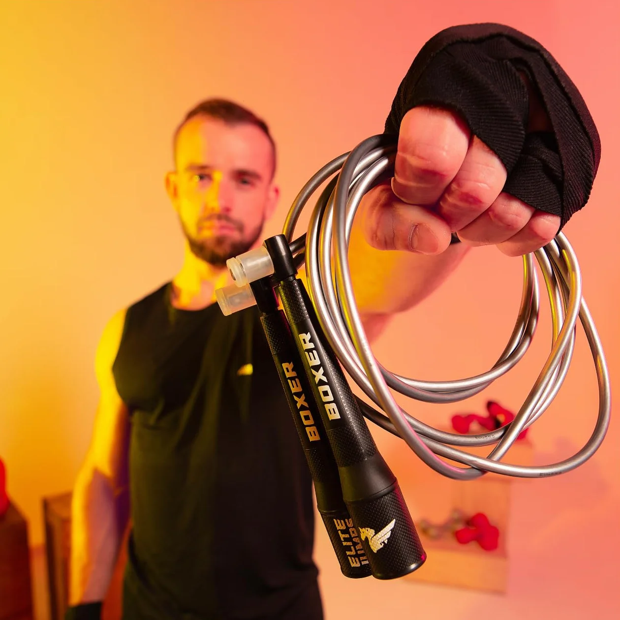 EliteSRS Boxer Jump Rope 3.0 skakanka 3,05 m do stosowania na zewnątrz, 5 mm PVC, z gładkimi polimerowymi rękojeściami i ergonomicznymi, antypoślizgowymi uchwytami z wypustkami, czarna
