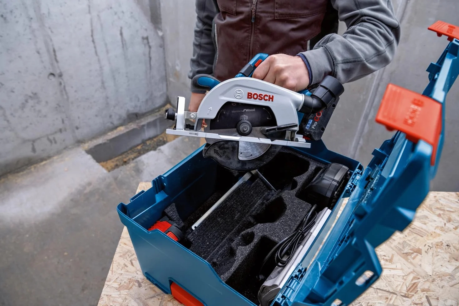 Bosch Professional GKS 18V 57-2 L Piła Tarczowa, Czarny/Niebieski