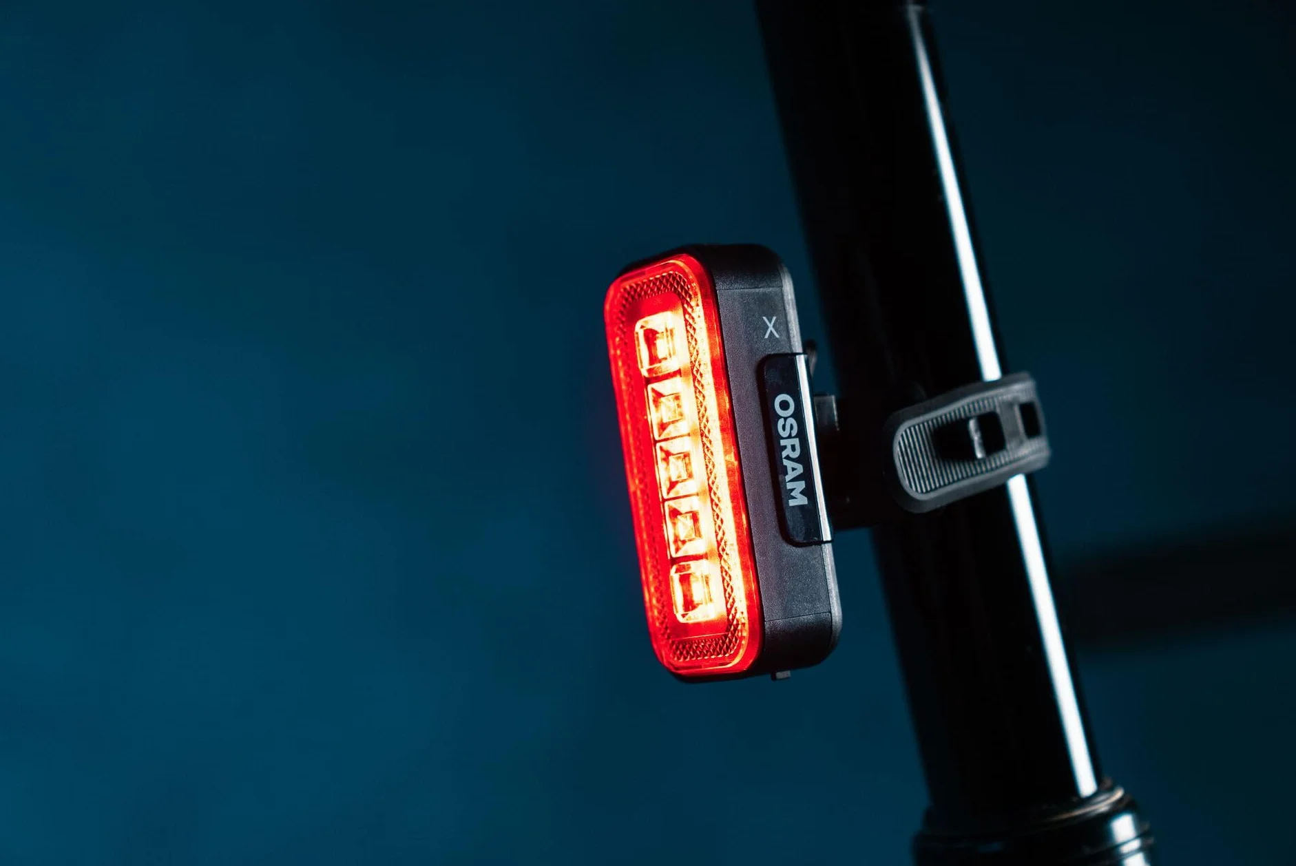 OSRAM LEDsBIKE MULTI BEAM X 1000 SET, zestaw akumulatorowych lampek rowerowych - przód i tył, do jazdy w terenie, ze światłem stopu i światłem drogowym, do 1000 lumenów