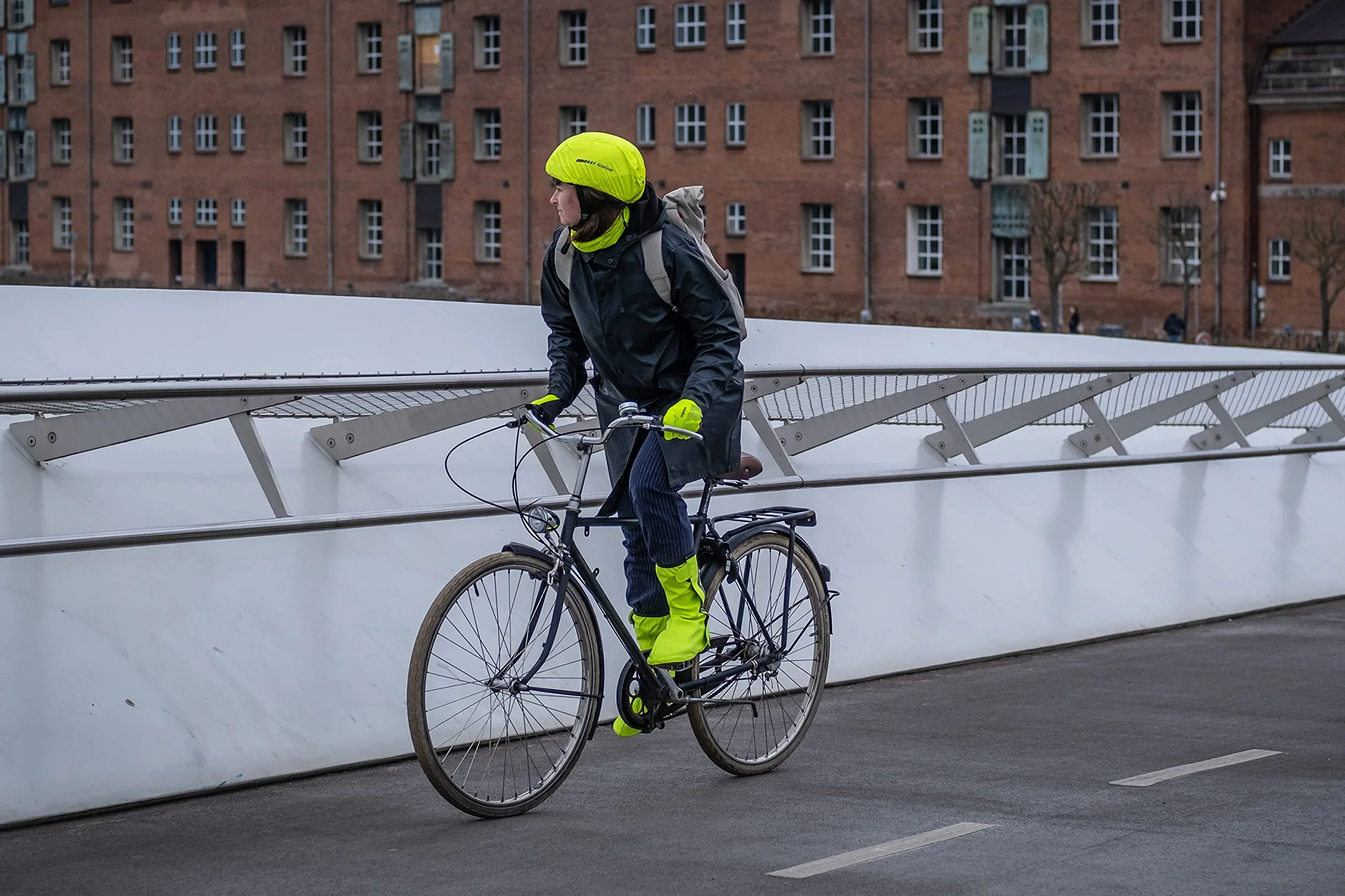GripGrab Wodoszczelny pokrowiec na kask rowerowy odblaskowy