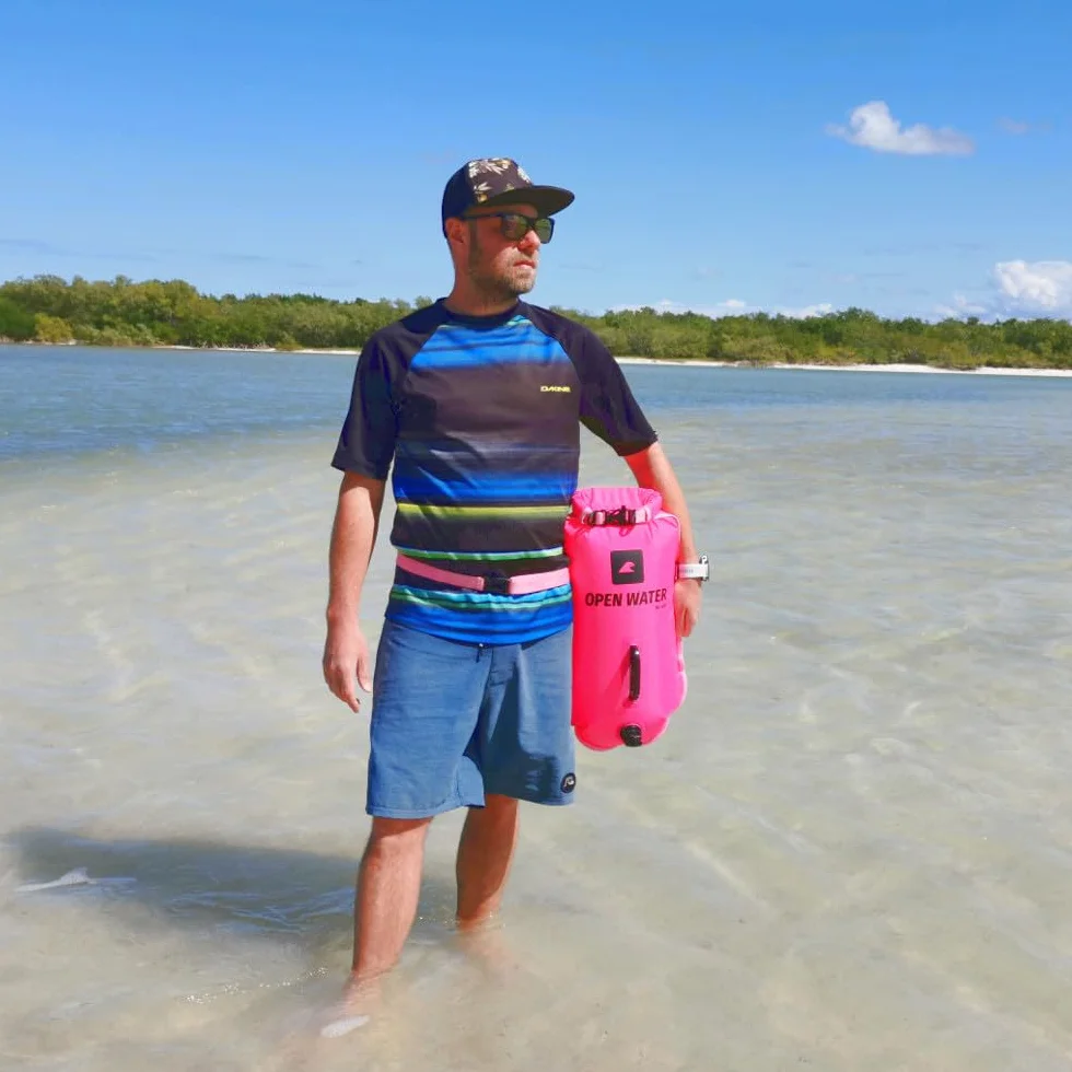 OPENWATER dmuchana boja do pływania XL - duża bojka asekuracyjna z kieszenią na rzeczy 28L różowa