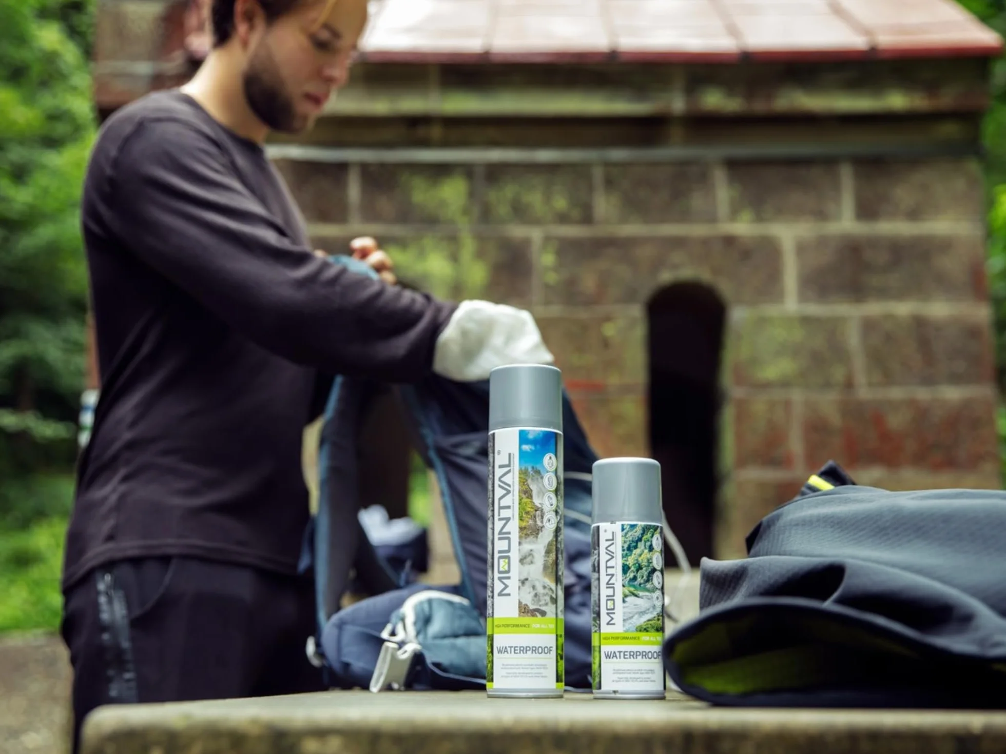 Mountval Waterproof Spray - Wodoodporny Impregnat w Sprayu Chroniący Twoją Odzież Przed Wilgocią i Brudem, Do Sprzętu Turystycznego