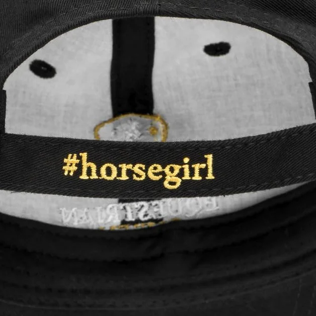 Melanie damska czapka bejsbolowa – 100% bawełna, regulowana, haftowana, wzór horsegirl, wzornictwo dla miłośników koni
