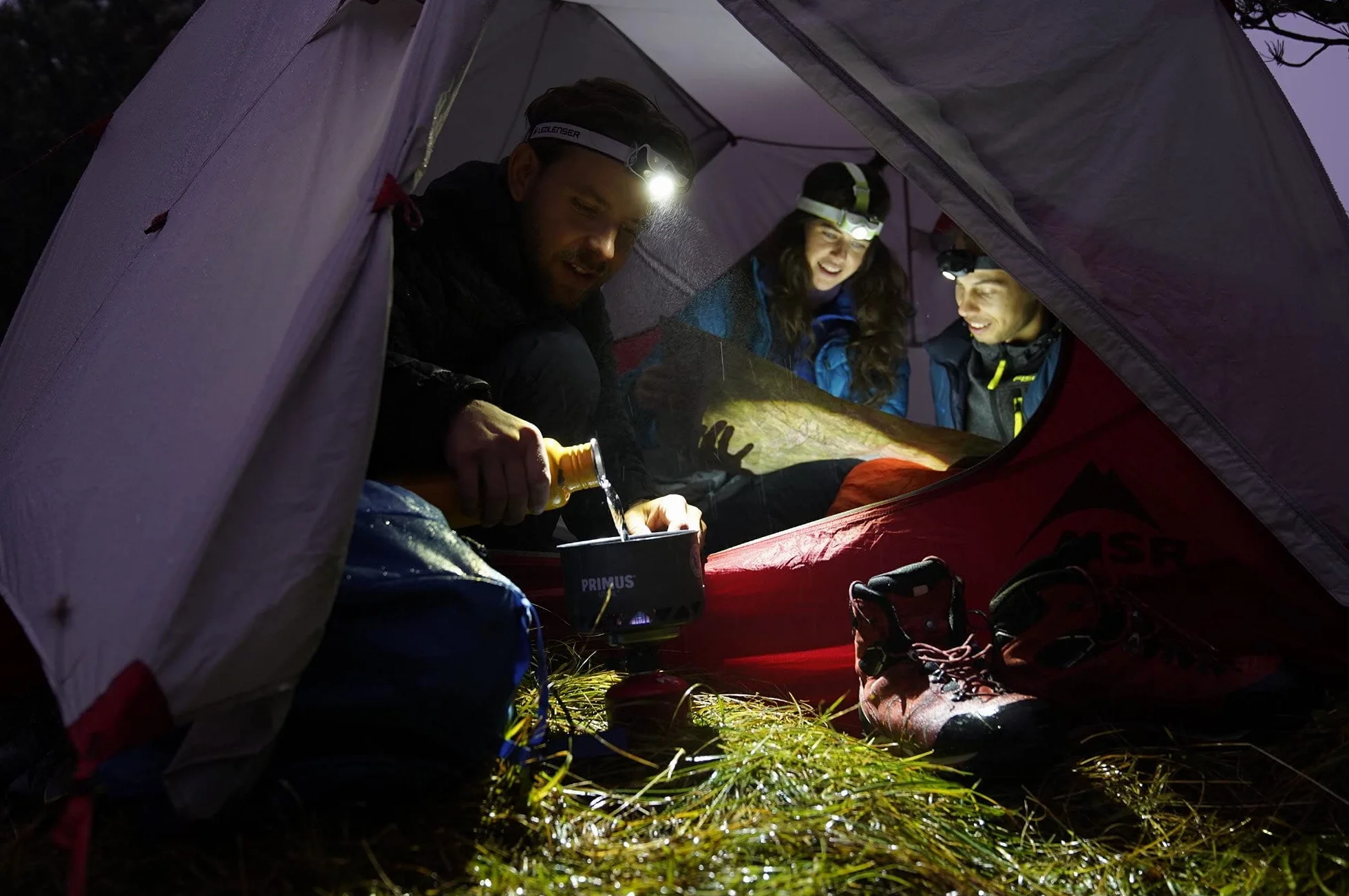 Ledlenser MH7, lekka latarka czołowa LED, może być używana jako lampa ręczna, 600 lumenów, dodatkowa czerwona dioda LED, w zestawie akumulator, może być również używana z bateriami