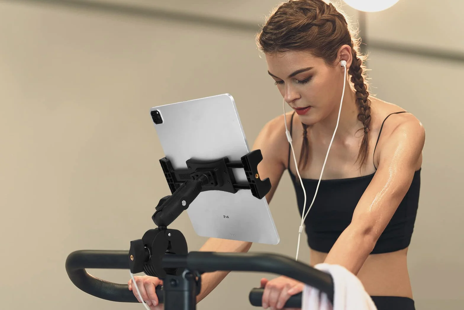 Bieżnia Tablet iPad Holder Zacisk na kierownicę rowerową do stacjonarnego roweru eliptycznego spin roweru Peloton Wózek do urządzeń 4-13", iPad Pro 12.9, Air, Mini, Galaxy Tab, iPhone