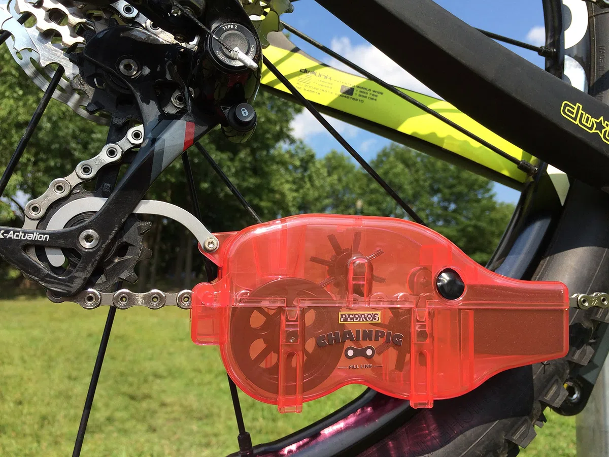 Pedro's Pig II Chain Cleaning Machine, kolor czerwony