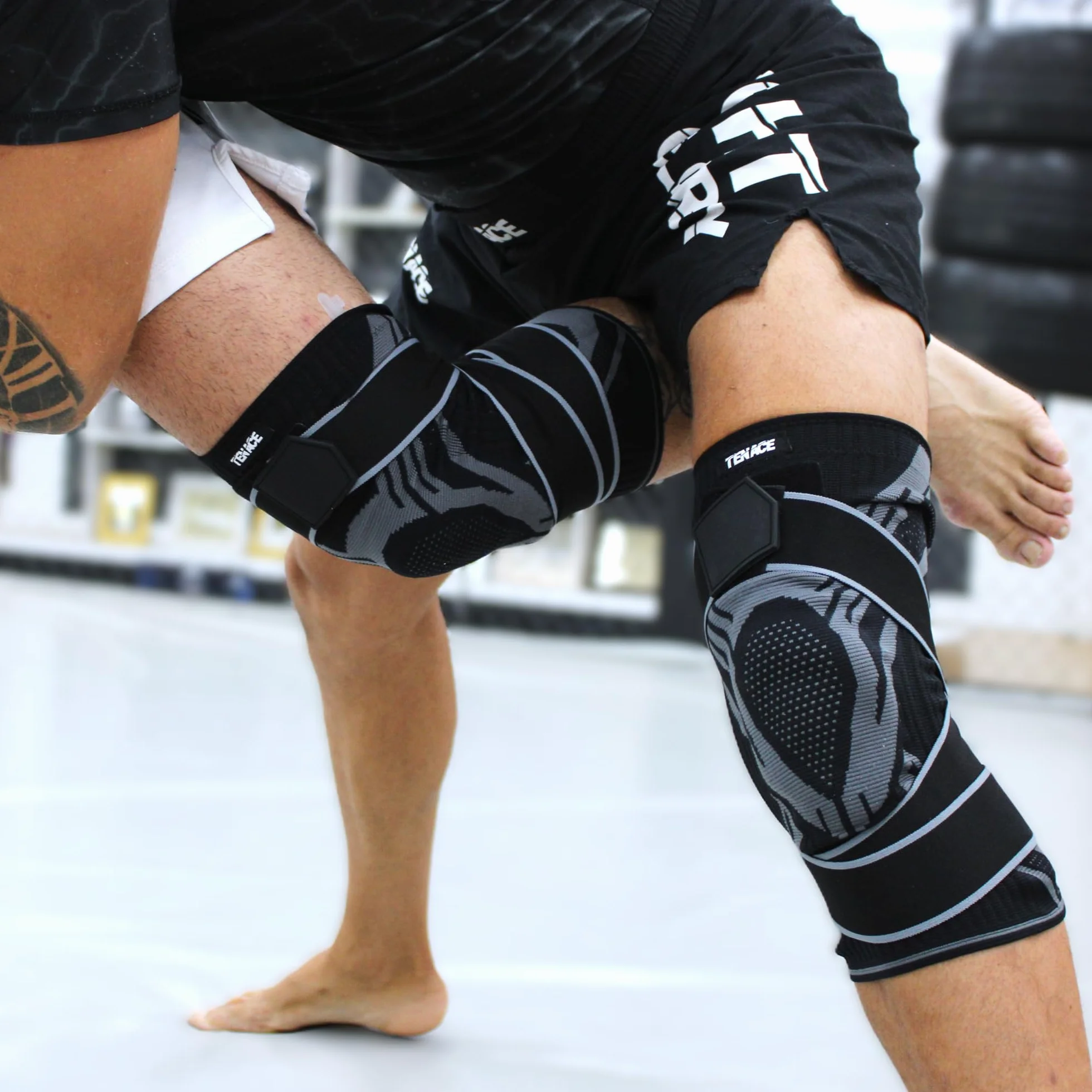 Tenace Jiu Jitsu Ochraniacz na kolana Grappling - Ochrona kolan kompresyjnych i wyściełanych MMA, BJJ, Muay Thai, Judo - Wysoka trwałość i wydajność Unisex (czarny, duży)