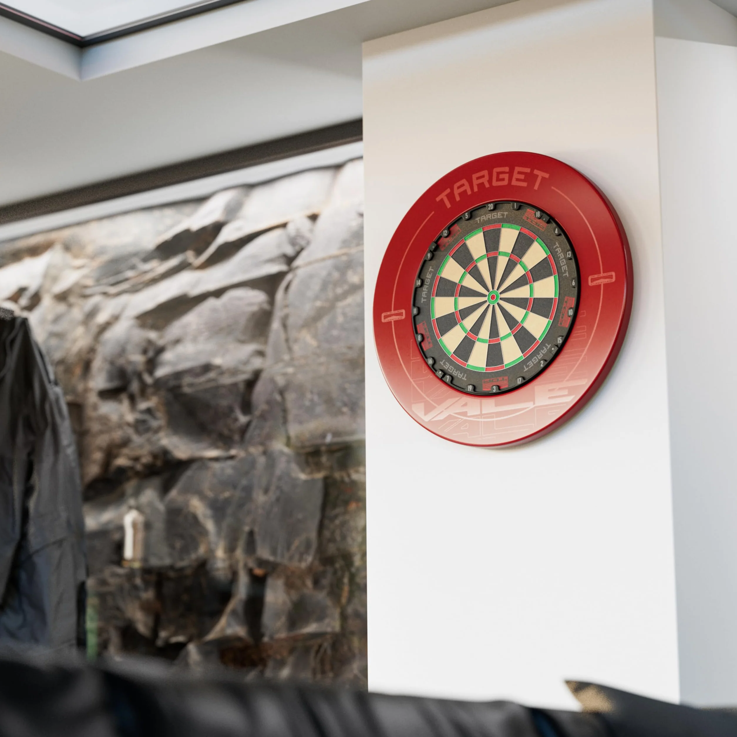 Target Darts Vale Dartboard Surround | Pierścień ochronny na tarczę do rzutek, kompatybilny ze wszystkimi Steel Rzutki z końcówkami, Red Dart Surrounds, Łatwe w montażu zewnętrzne pierścienie ochronne