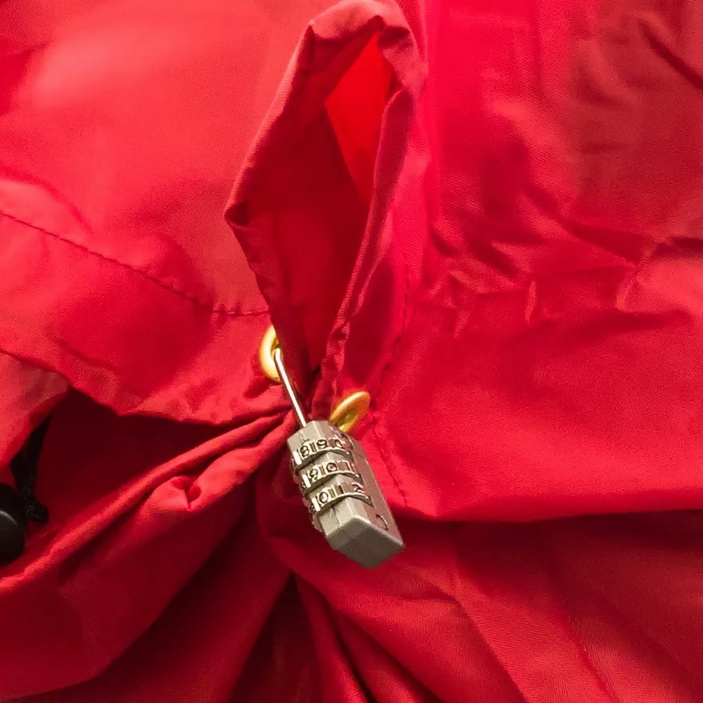 LOWLAND OUTDOOR® Etui podróżne na plecaki