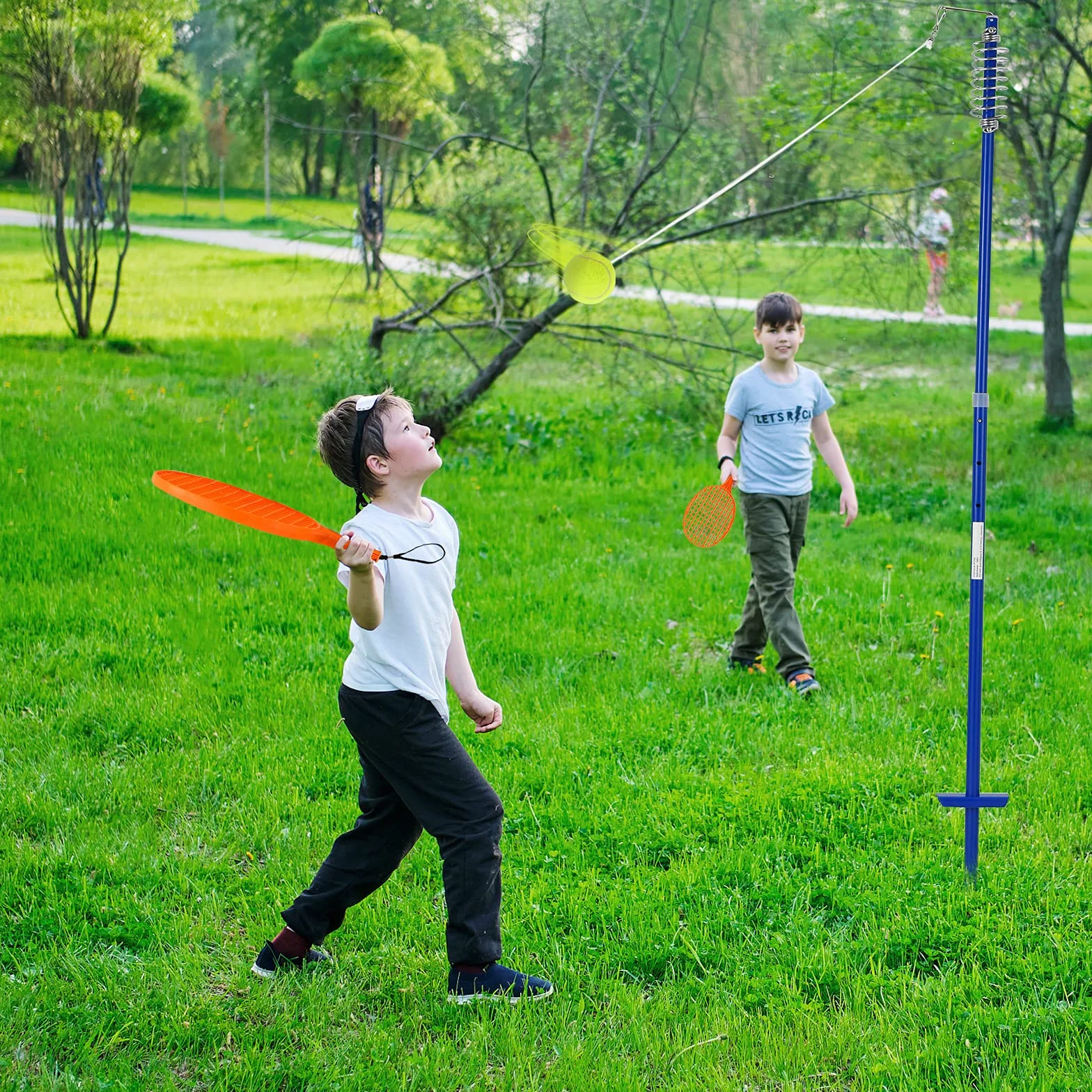 COSTWAY 3-stopniowy zestaw Tetherball z regulacją wysokości, zestaw z piłką i 2 rakietkami, 120 cm, piłka tenisowa na sznurku, gra tenisowa dla solo i zespołu