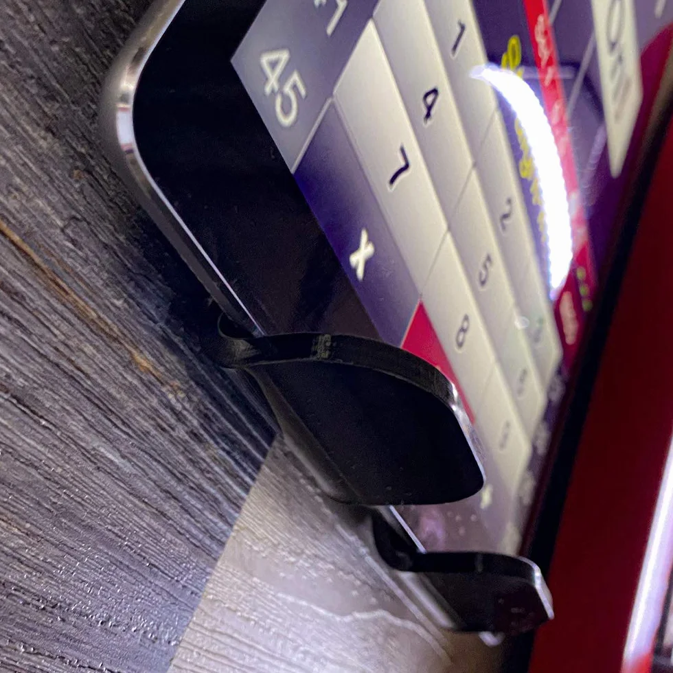 Target Darts Uchwyt na tablet | Uchwyt na urządzenie do rzutek, akcesoria do rzutek, uchwyty na telefon do rzutek, śruby i tylny wspornik w zestawie. Urządzenia do 14 cali