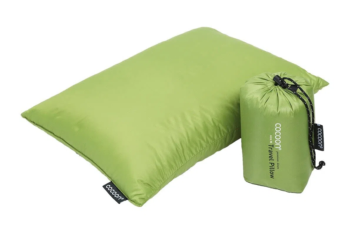 Cocoon Poduszka podróżna Down Fill 29 x 38 cm zielona