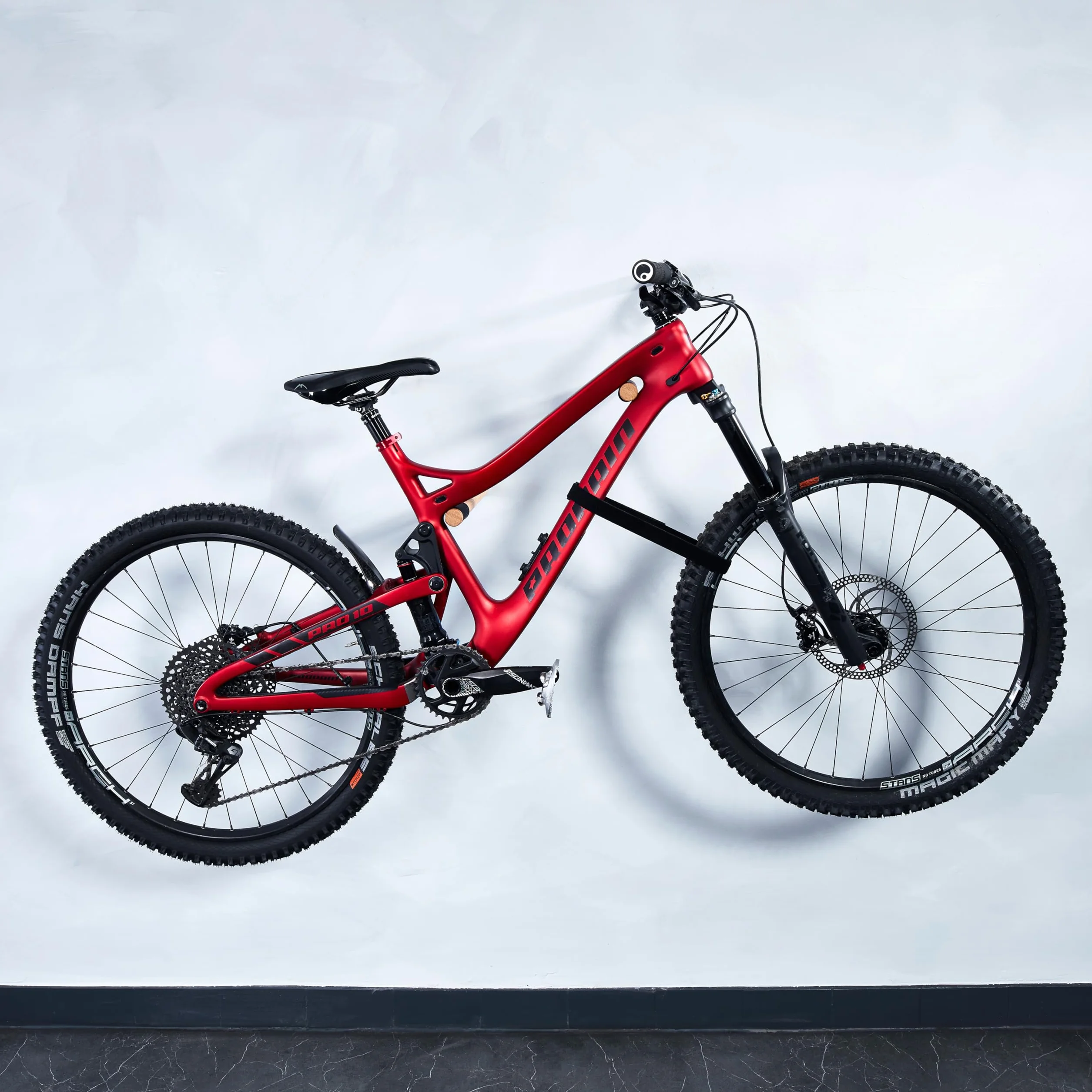 Borgen Uchwyt ścienny do rowerów drewno gumowa podkładka MTB szosowy miejski
