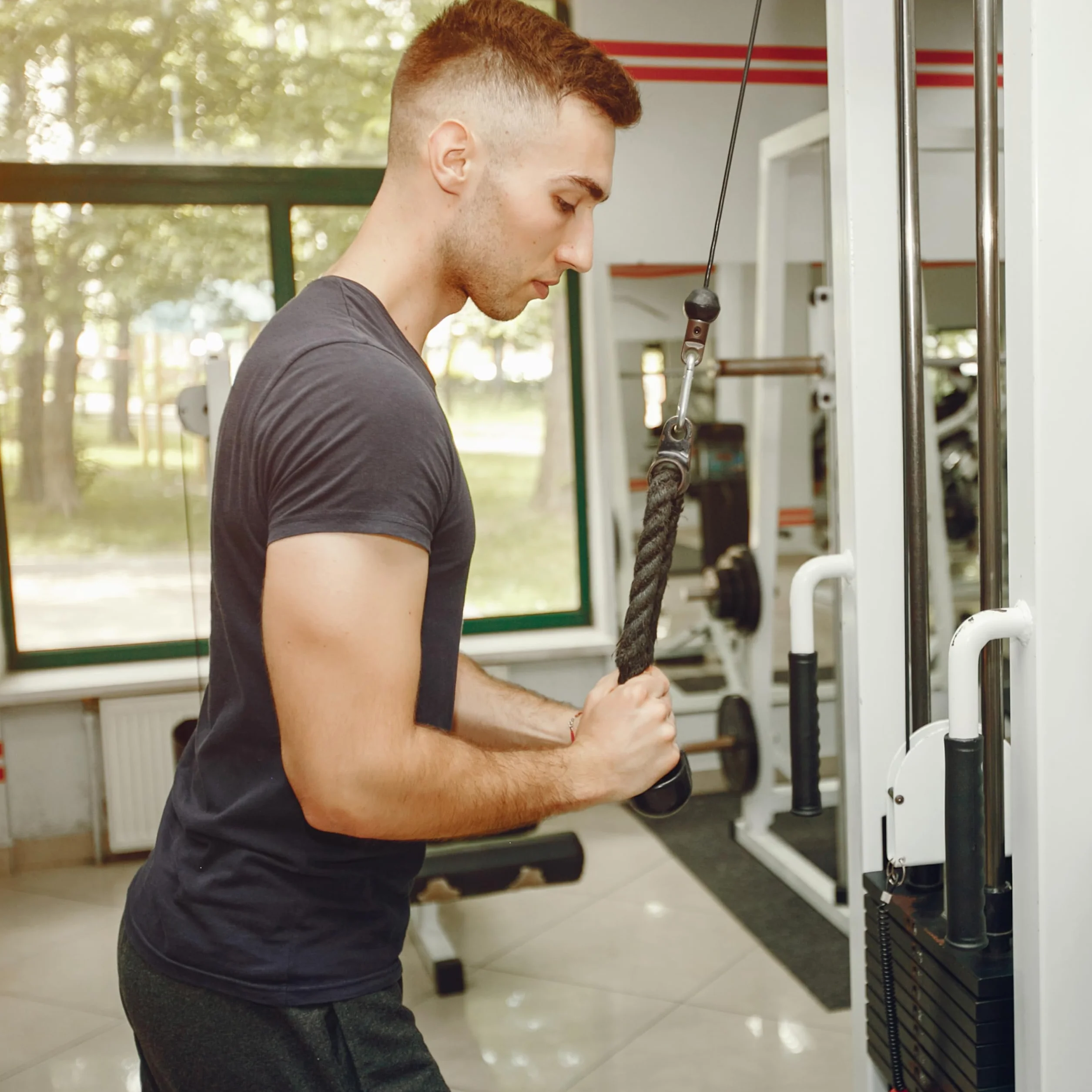 Retoo Nylonowa lina tricepsowa skręcona lina do ściągania z antypoślizgowymi uchwytami do bicepsów, tricepsów, na siłownię lub do domu, czarna