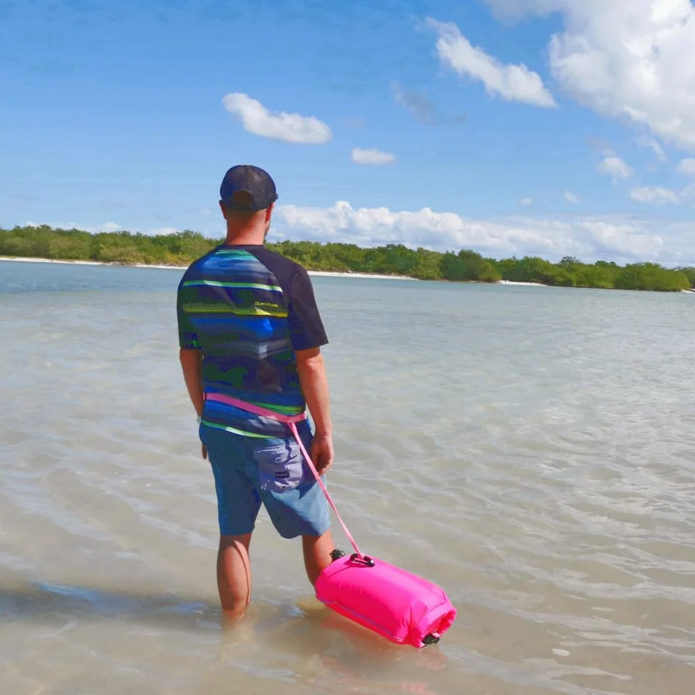 OPENWATER dmuchana boja do pływania XL - duża bojka asekuracyjna z kieszenią na rzeczy 28L różowa