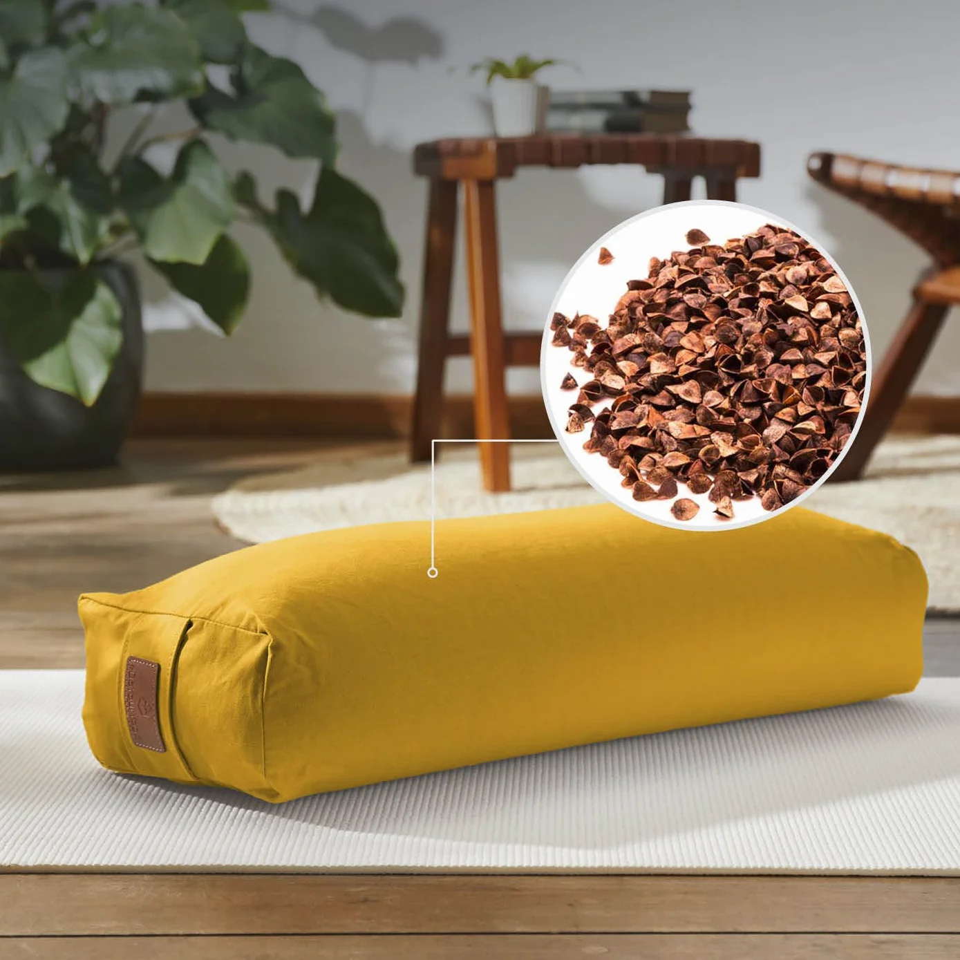 #DoYourYoga Yoga Bolster »Paravati« z ekologiczną łuską gryki (KBA), poszewka nadająca się do prania, 67 cm x 13 cm, poduszka do medytacji/poduszka do siedzenia/poduszka zafu do Yin Yoga - curry żółty