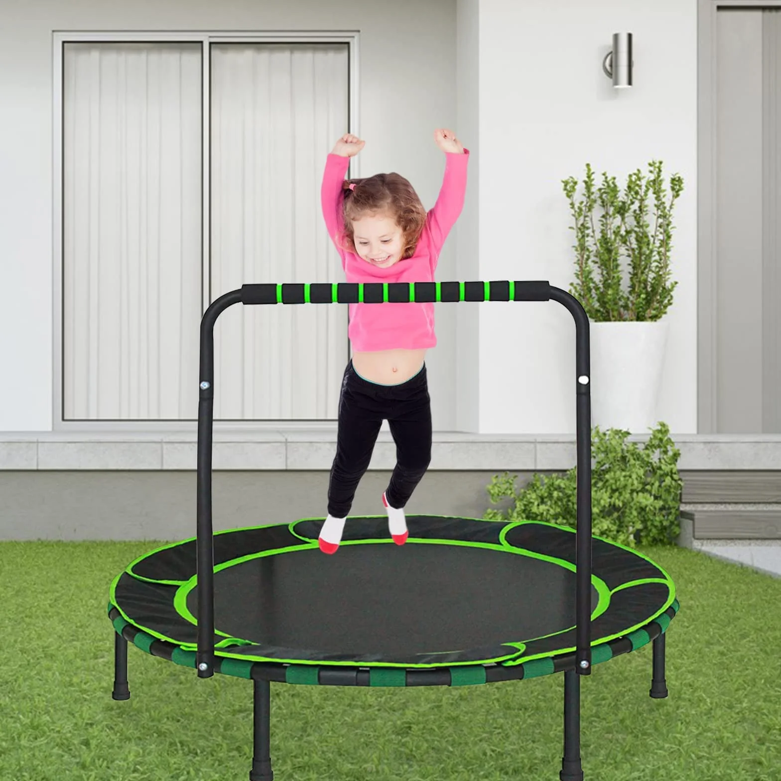 Trampolina dla dzieci, sk?adana mini trampolina dla dzieci w wieku od 3 do 6 lat, ze zdejmowanym uchwytem i bezpieczn? wy?ció?k?, ud?wig do 60 kg, trampolina ogrodowa, trampolina do u?ytku wewn?trz i