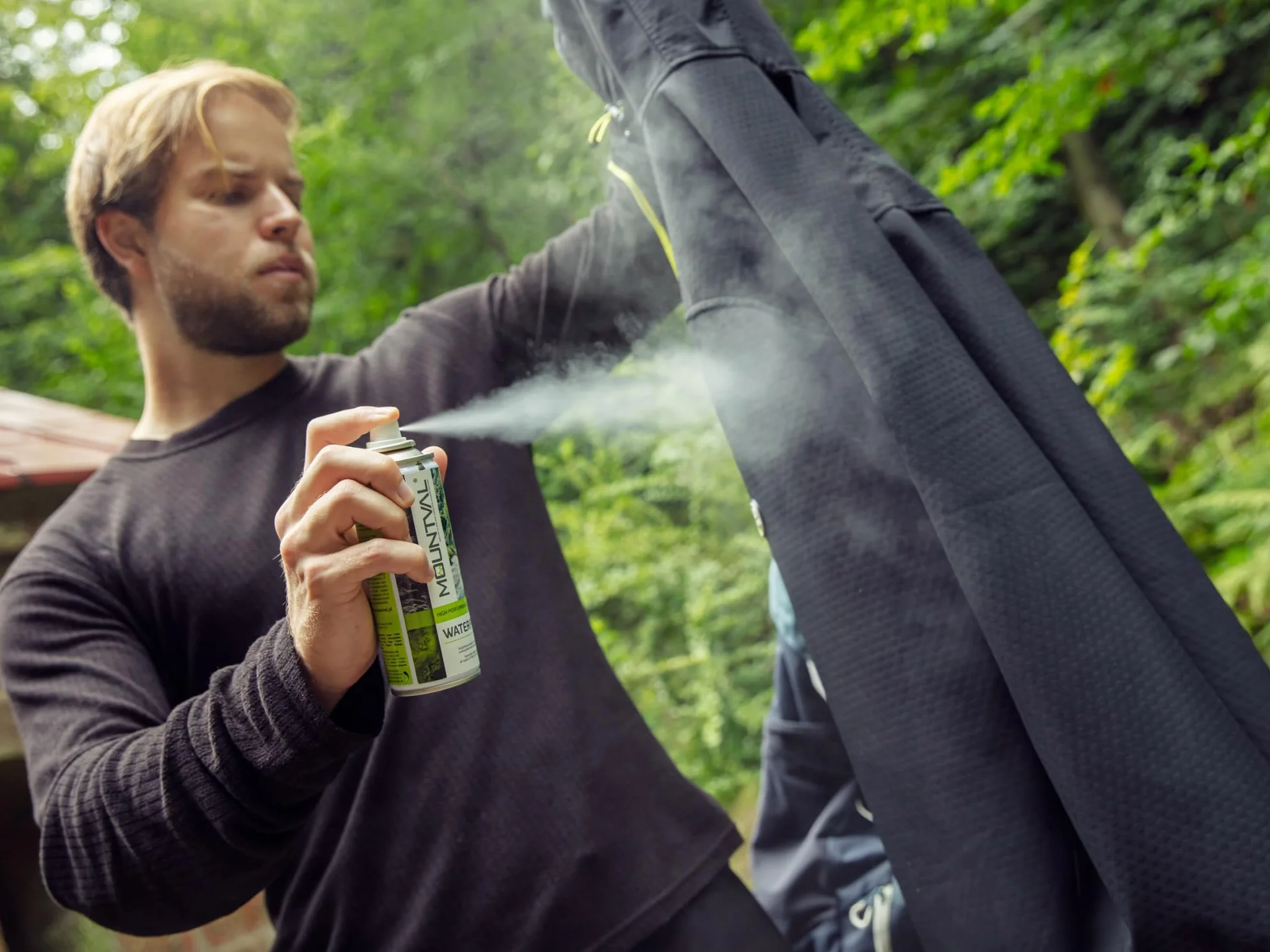 Mountval Waterproof Spray - Wodoodporny Impregnat w Sprayu Chroniący Twoją Odzież Przed Wilgocią i Brudem, Do Sprzętu Turystycznego