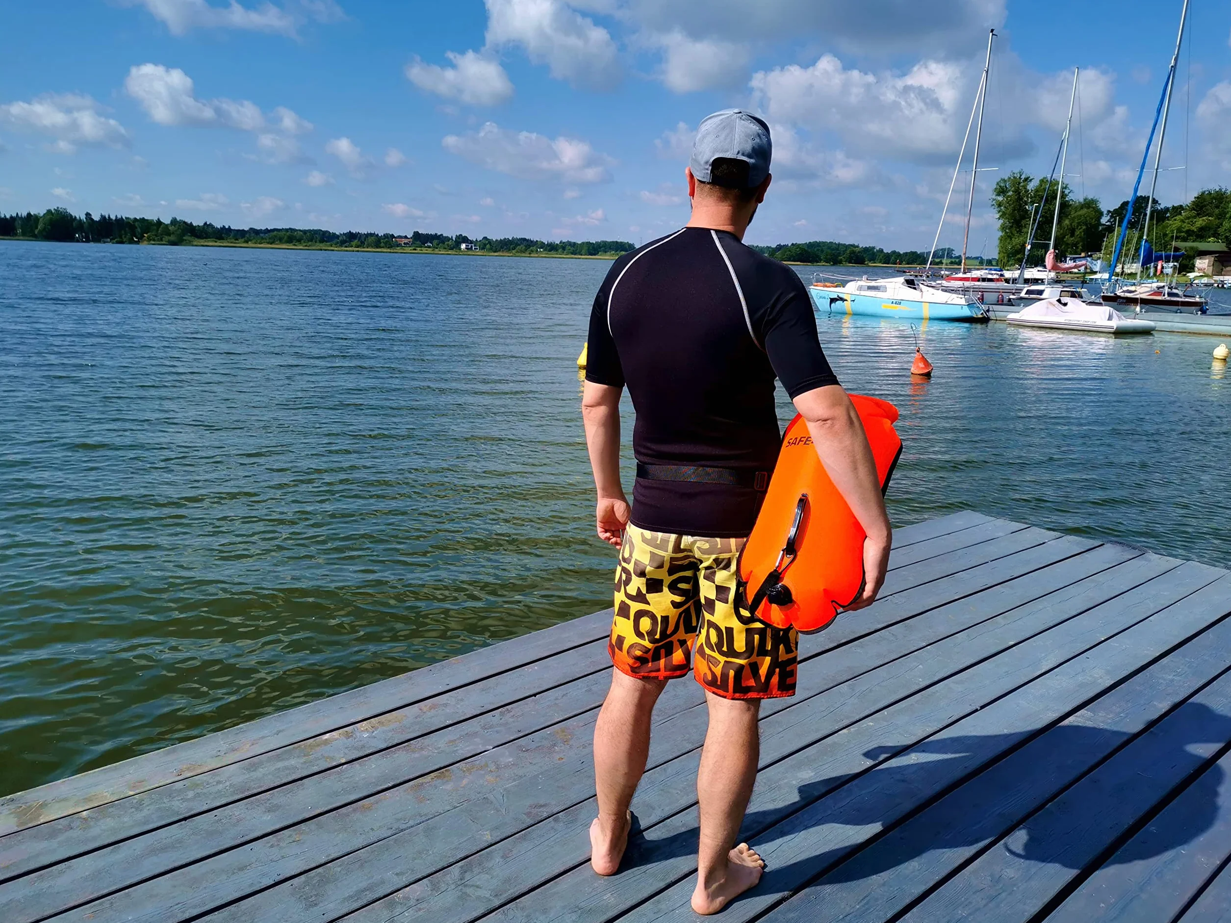 Dmuchana boja asekuracyjna do pływania 3w1 28L - bojka do triathlonu z suchą kieszenią