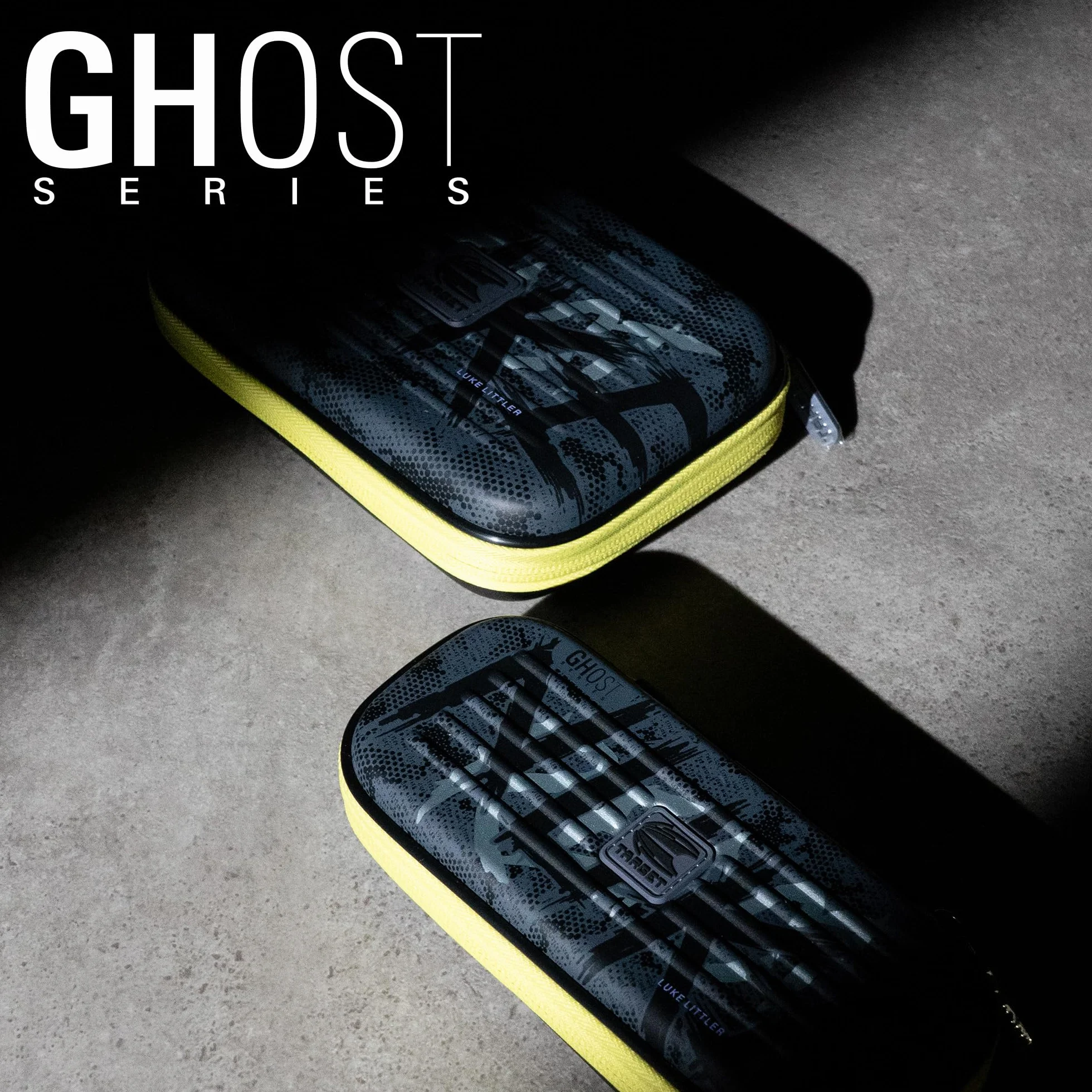 Target Darts Luke Littler Ghost Series XL Takoma Wallet – “The Nuke” profesjonalne etui na 6 zmontowanych rzutek, czarno-białe, z zamkiem błyskawicznym, idealne do przechowywania akcesoriów.