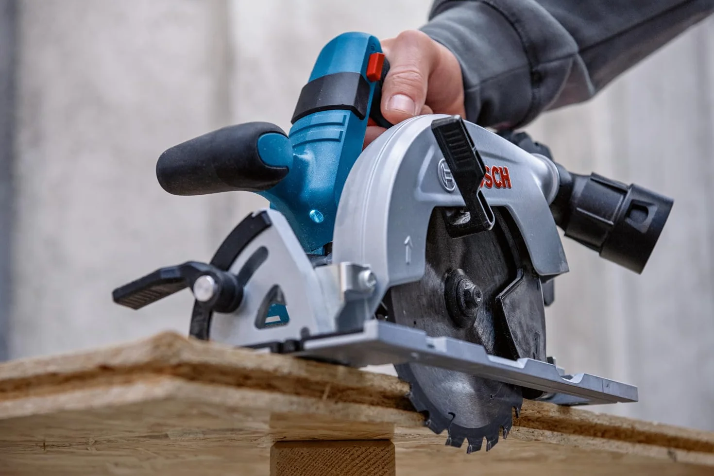 Bosch Professional GKS 18V 57-2 L Piła Tarczowa, Czarny/Niebieski