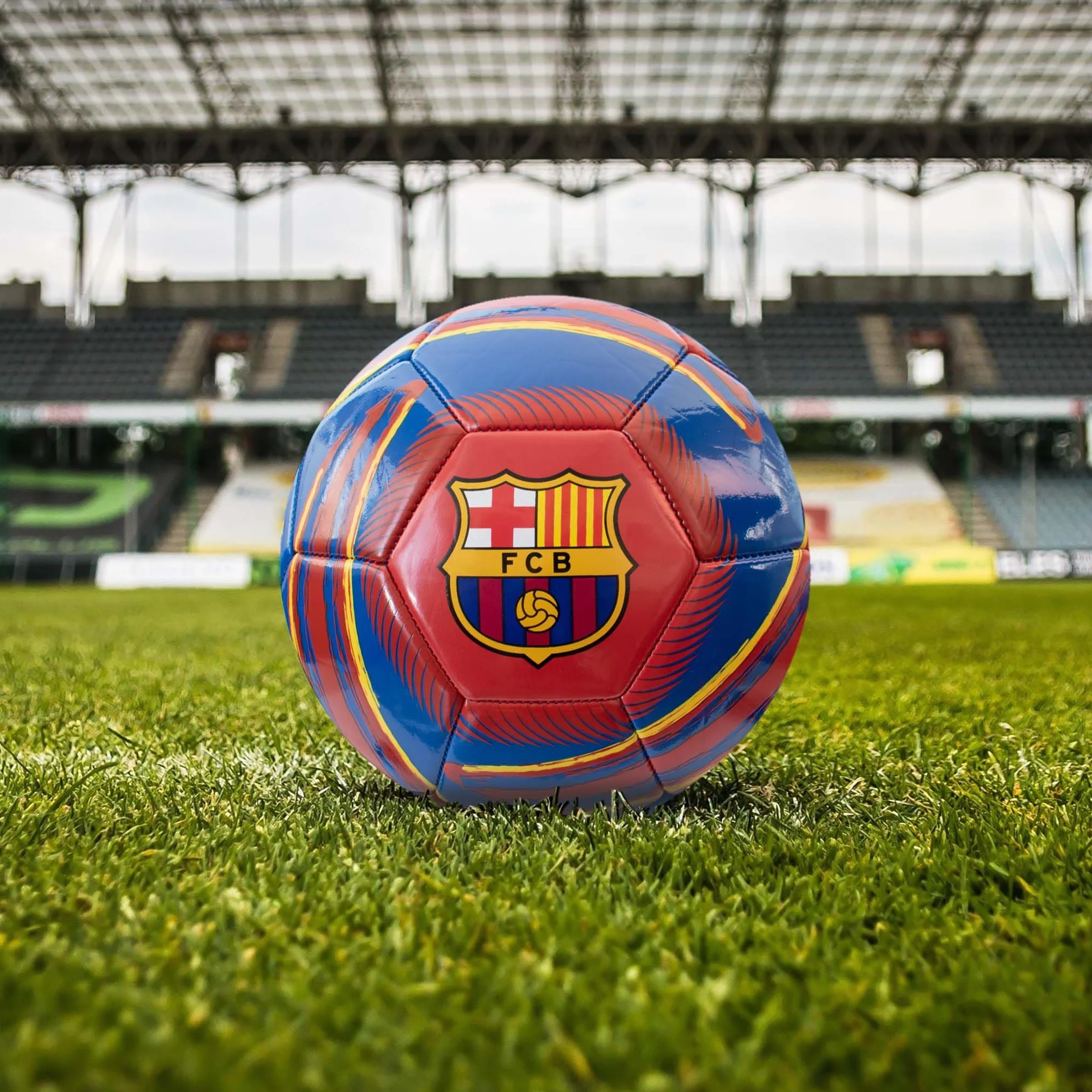 Hy-Pro Oficjalnie licencjonowana piłka nożna FC Barcelona Cyclone | rozmiar 5, Barca, trening, mecz, towar, kolekcjonerski dla dzieci i dorosłych