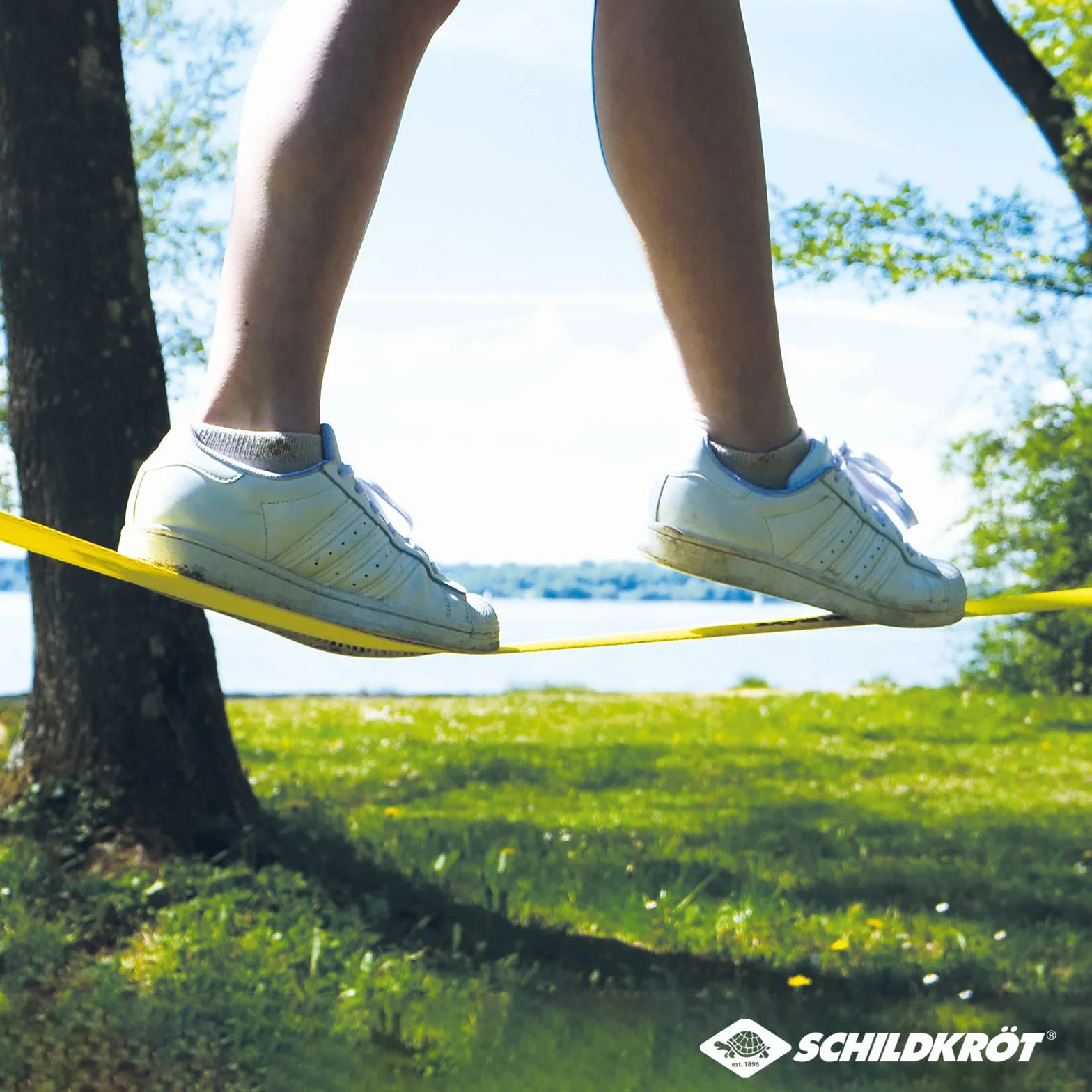 Schildkröt® Slackline 15 m, dodatkowo z linią Teaching Line, linia pomocnicza dla początkujących, wytrzymała linia o szerokości 5 cm, dla dzieci i dorosłych