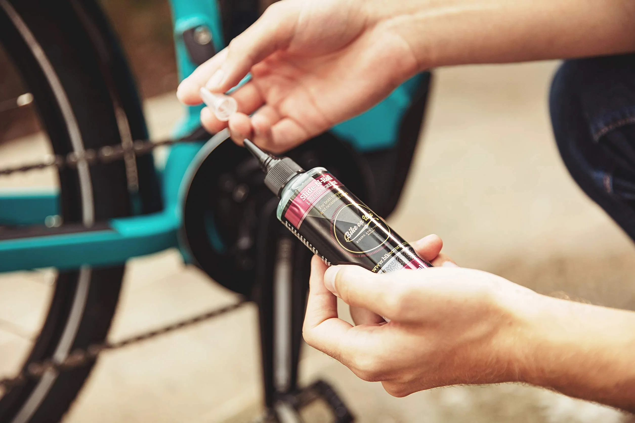 Smar litowy Slide-N-Roll od Bike on Wax, Wysokowydajne Smarowanie Części Rowerowych, Biały Smar Litowy do Rowerów, Wyprodukowany w Europie
