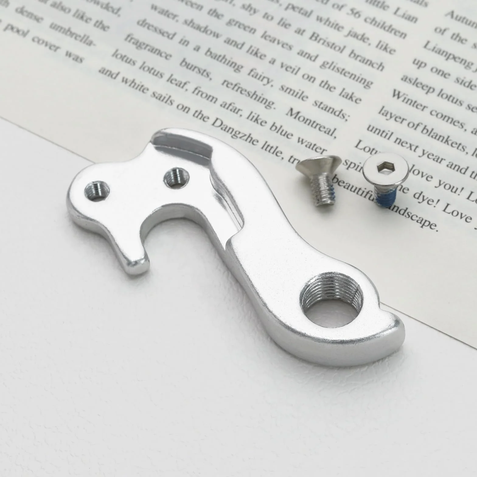 Hak przerzutki rowerowej GH-085 Haczyk przerzutki Rowerowy tylny haczyk stop aluminium z 2 śrubami kompatybilny z Marwi kompatybilny z kołem Cube, srebrny