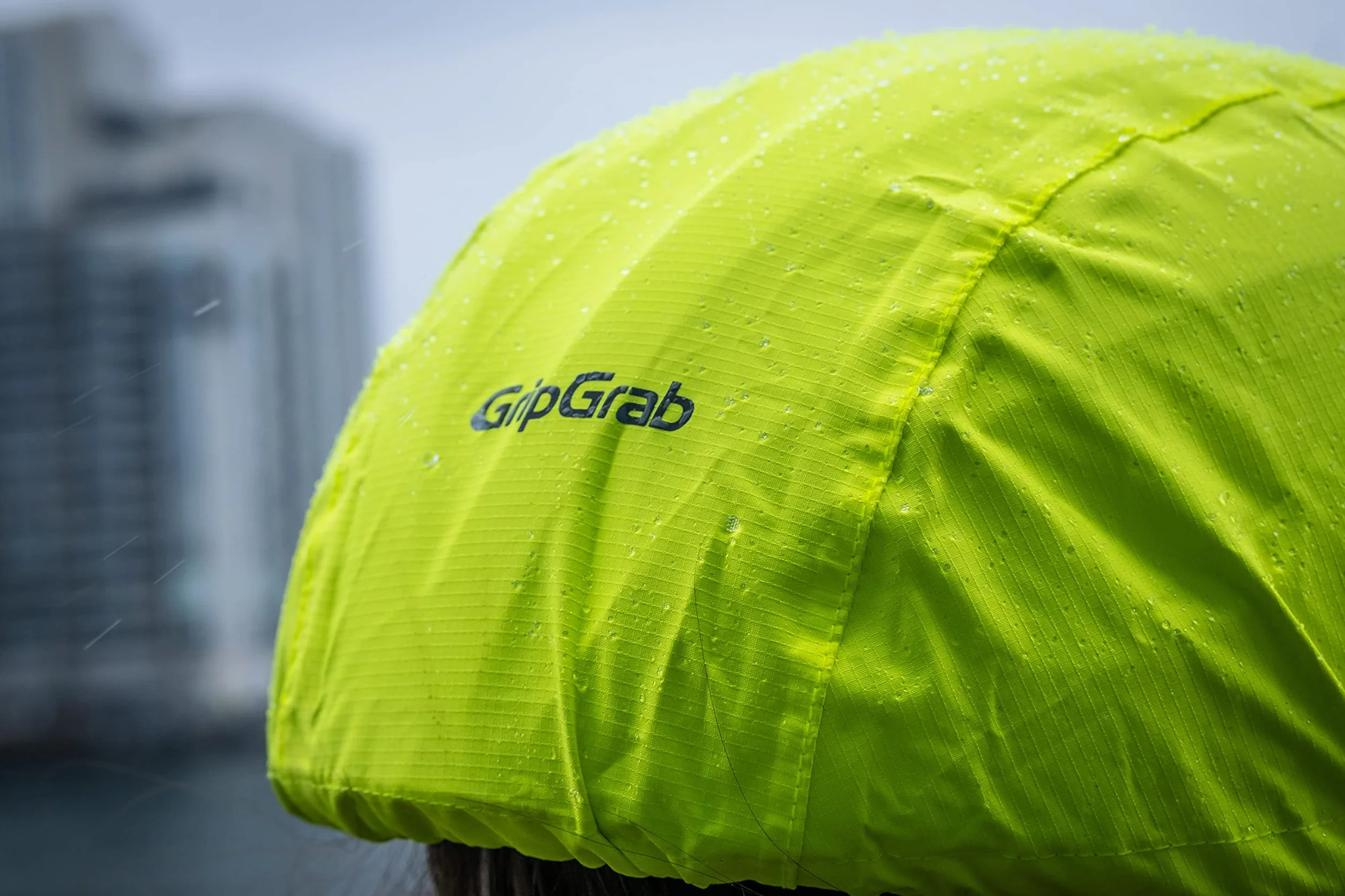 GripGrab Wodoszczelny pokrowiec na kask rowerowy odblaskowy