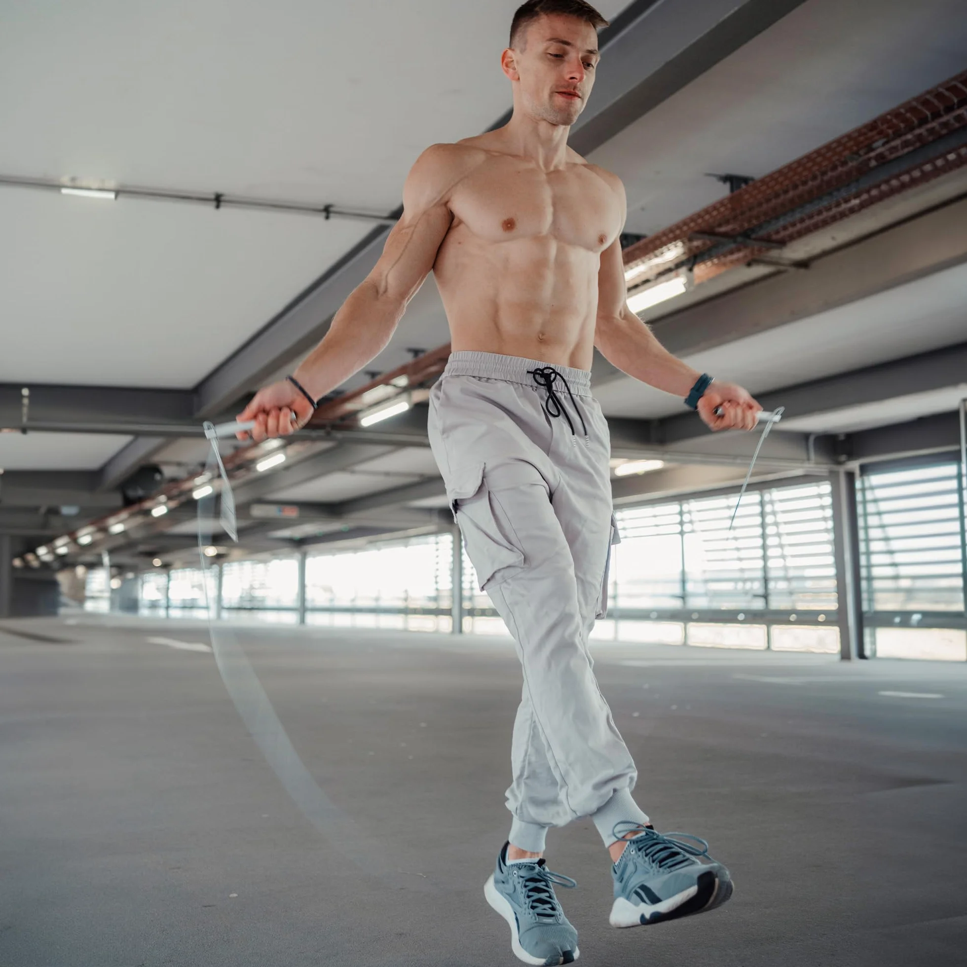 GORNATION Skakanka - regulowana profesjonalna skakanka z łożyskiem kulkowym - do fitnessu, boksu, speed-rope, z antypoślizgowymi uchwytami i aluminiowymi linami