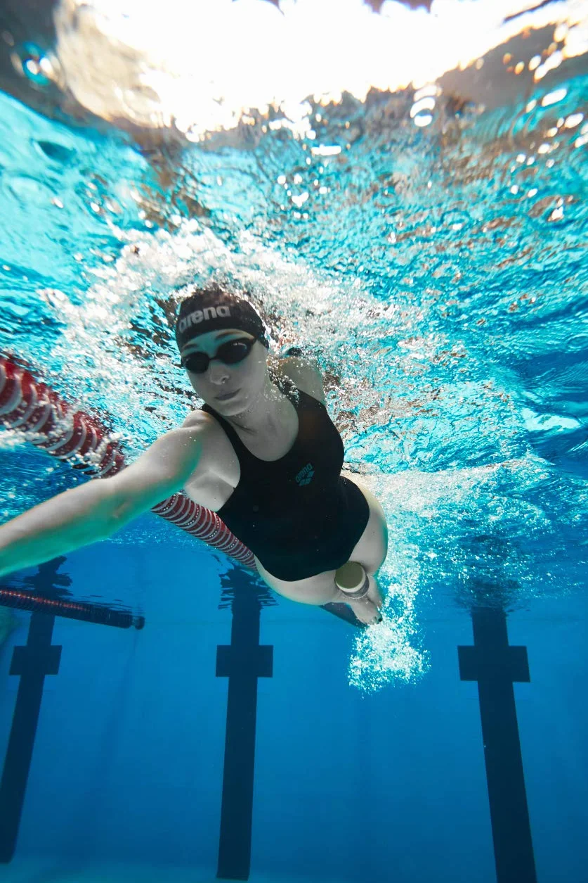 arena Unisex Pullbuoy/deska do pływania Freeflow Pullbouy do poprawy położenia wody i postawy ciała, czarno-szara (51), rozmiar uniwersalny