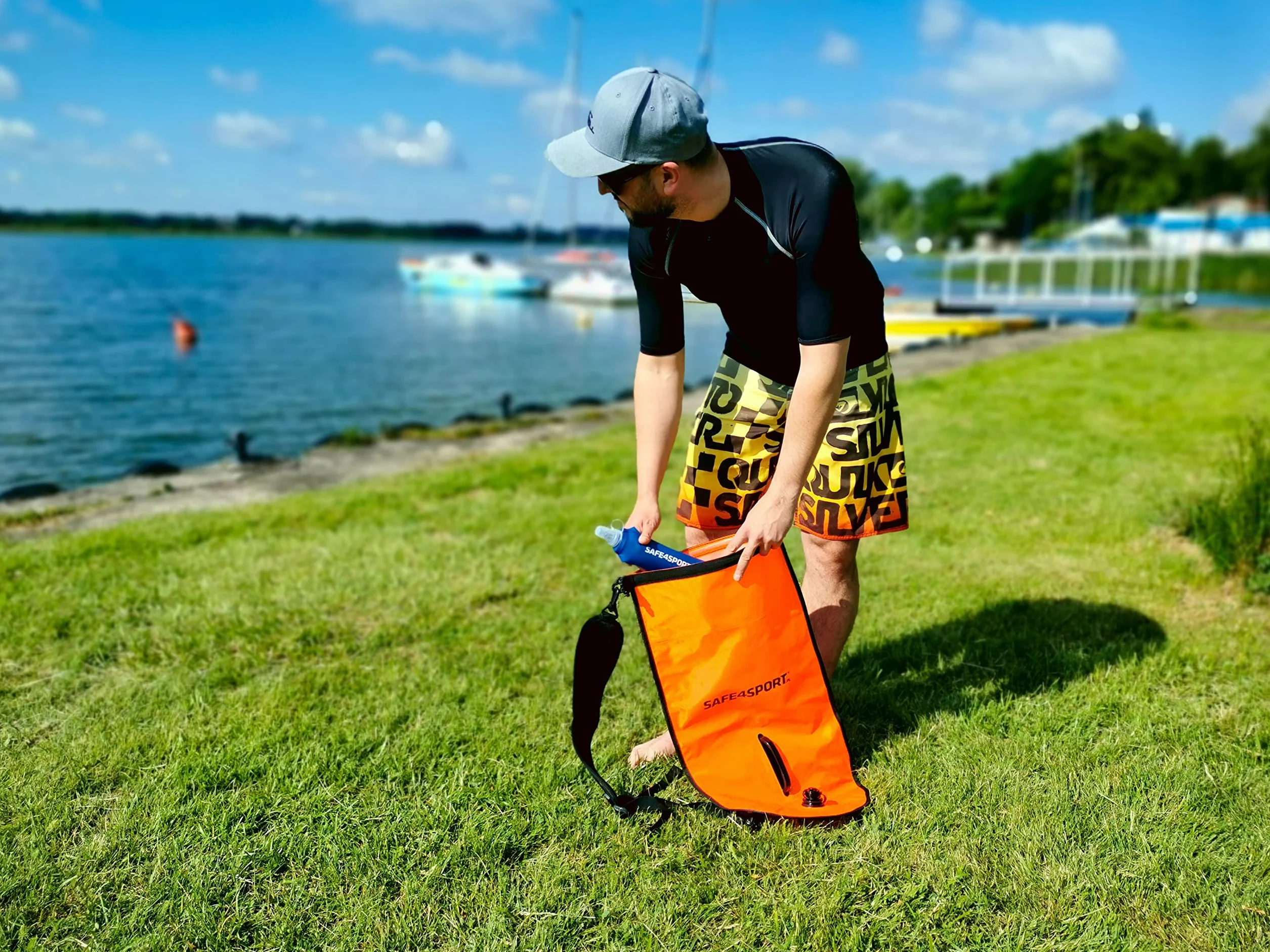 Dmuchana boja asekuracyjna do pływania 3w1 28L - bojka do triathlonu z suchą kieszenią