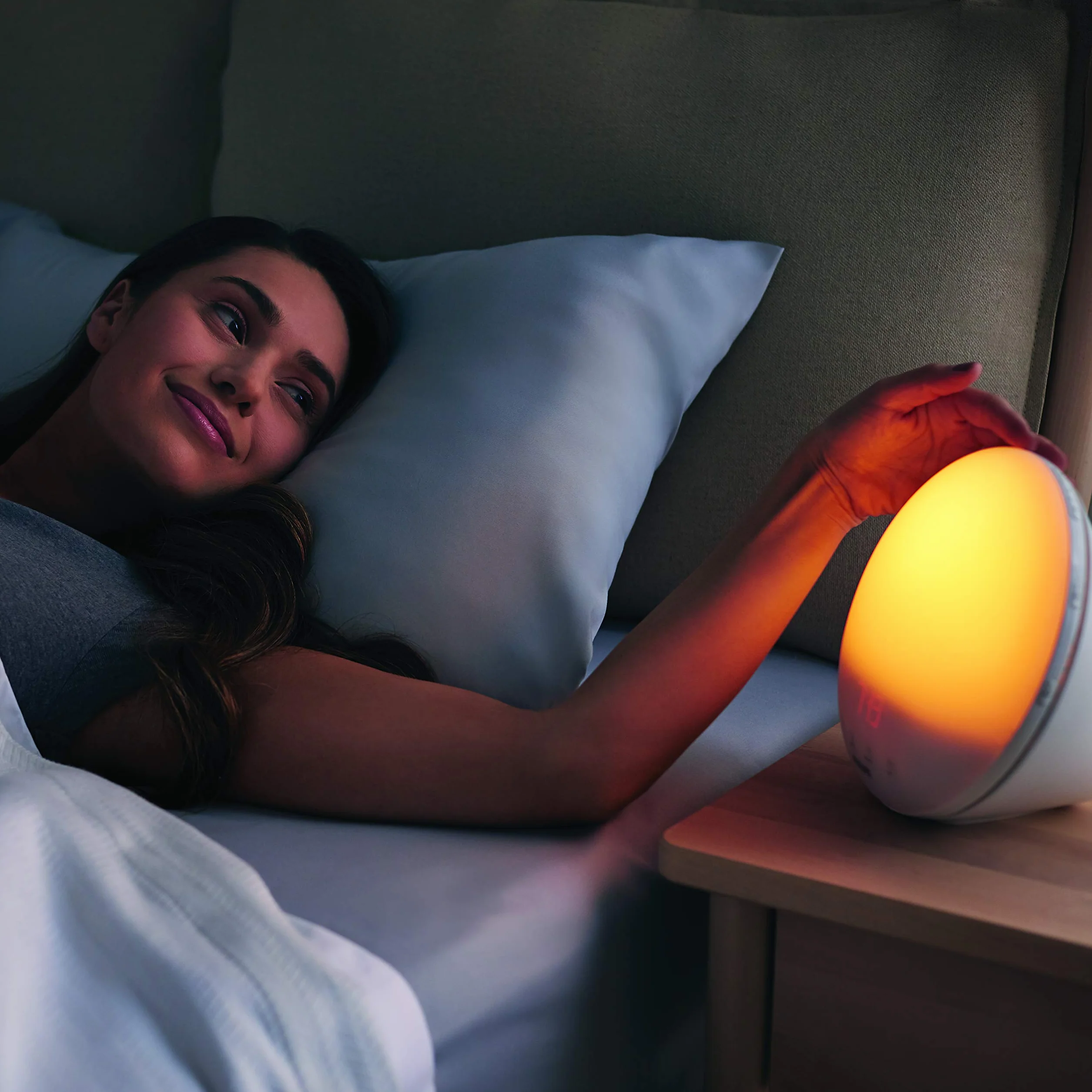 PHILIPS SmartSleep HF3519/20 budzik świetlny, symulacja wschodu i zachodu słońca, 5 dźwięków natury, radio FM, lampka do czytania