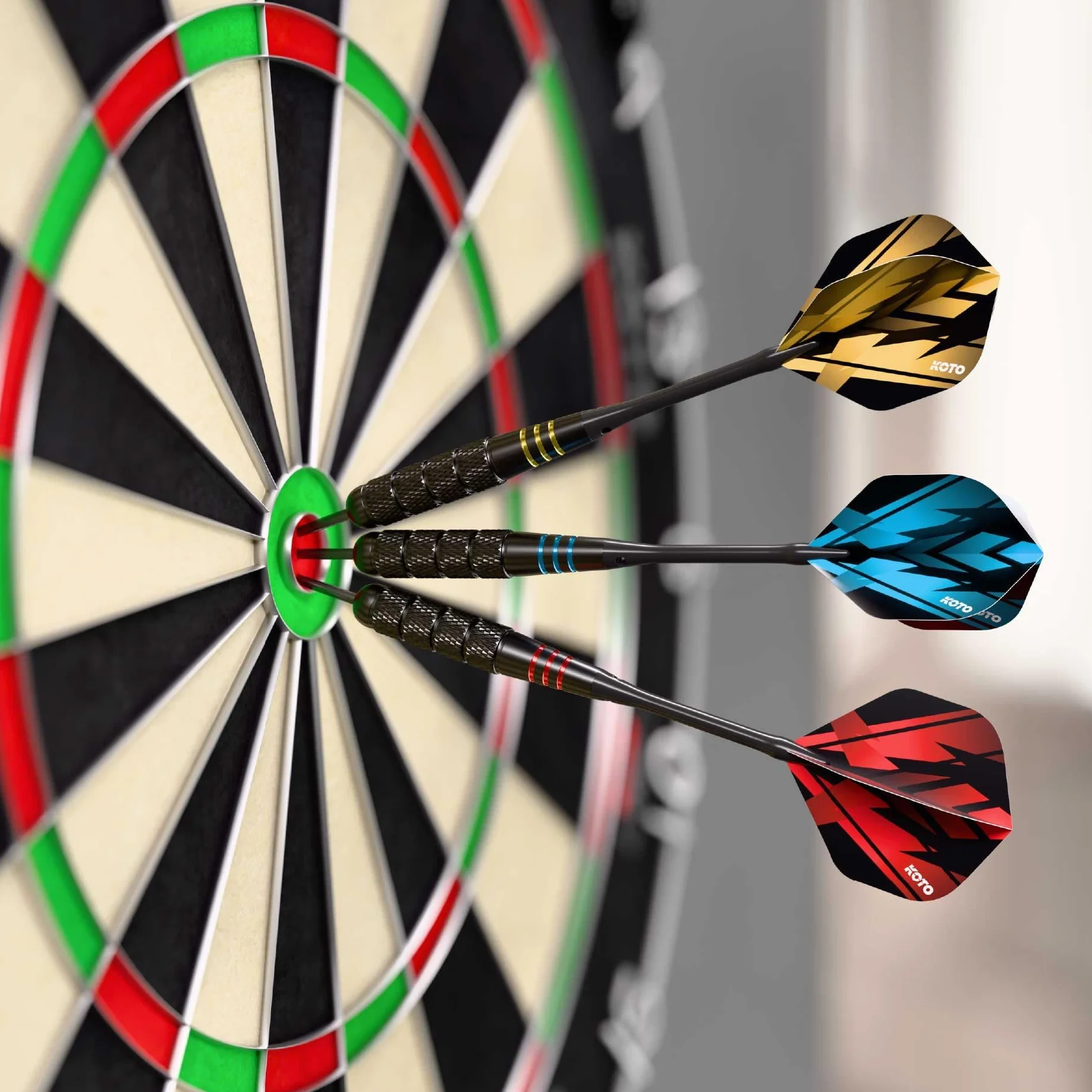 KOTO darts KOTO - Mosiężny zestaw multi wraz z 4 zestawami rzutek z mosiądzu powlekanego na czarno (23 g), 4 zestawy lotek (100 mikronów) + czarne aluminiowe trzonki walizka
