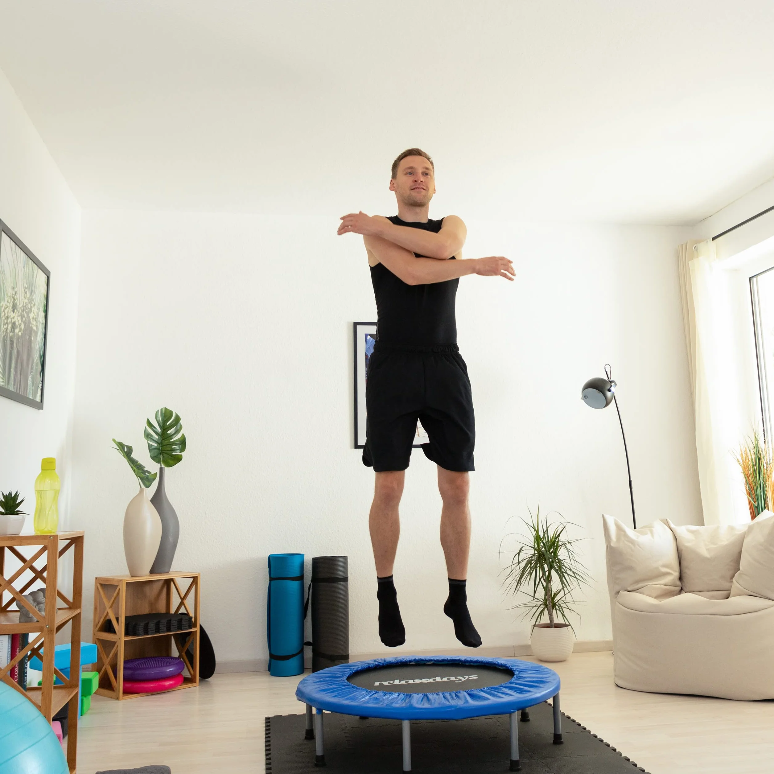 Relaxdays Składana trampolina fitness 22 x 95 x 95 cm 100 kg niebiesko-czarna