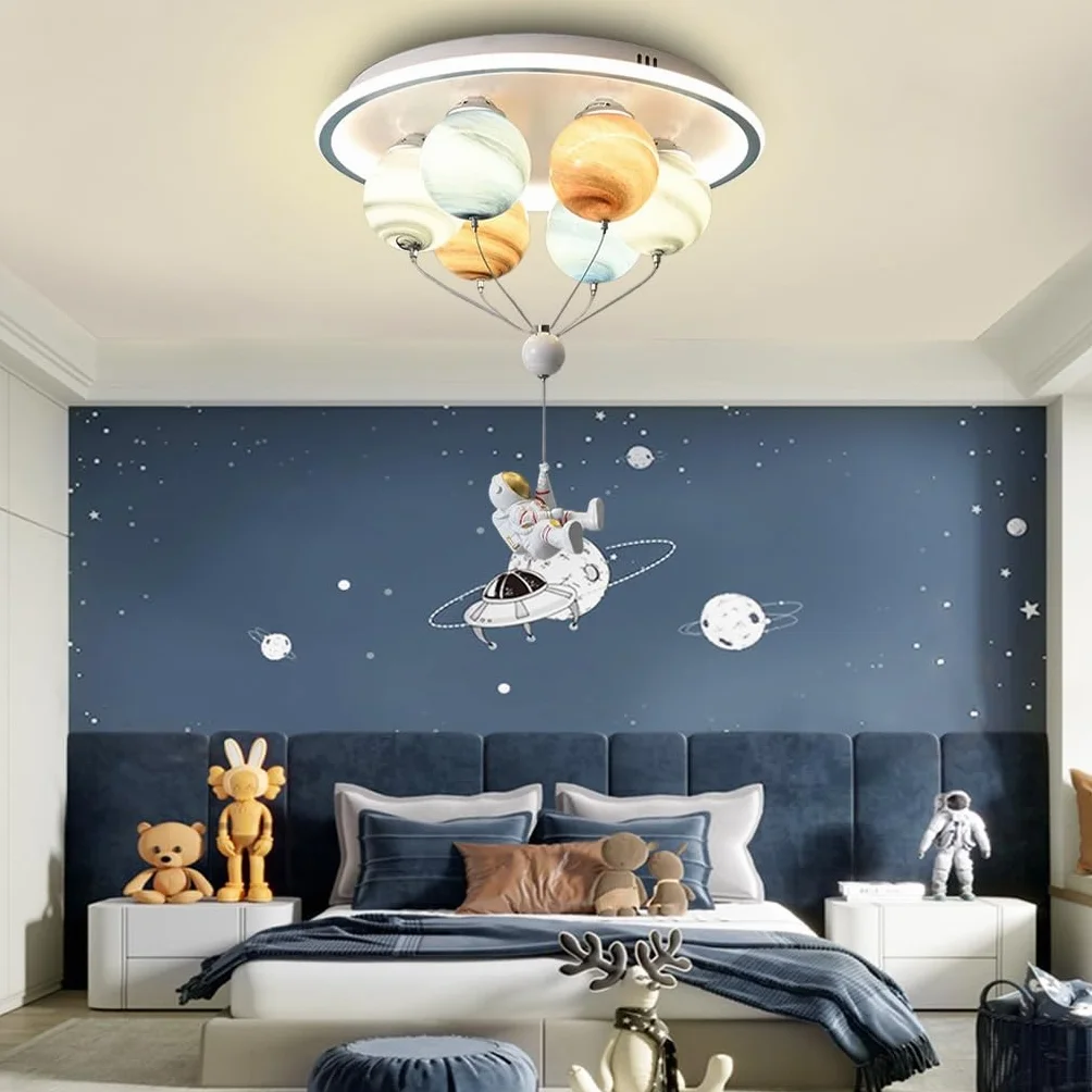 Lampa sufitowa LED kreskówka astronauta szklana planeta Żyrandol do sypialni pokoju dziecięcego trójkolorowa