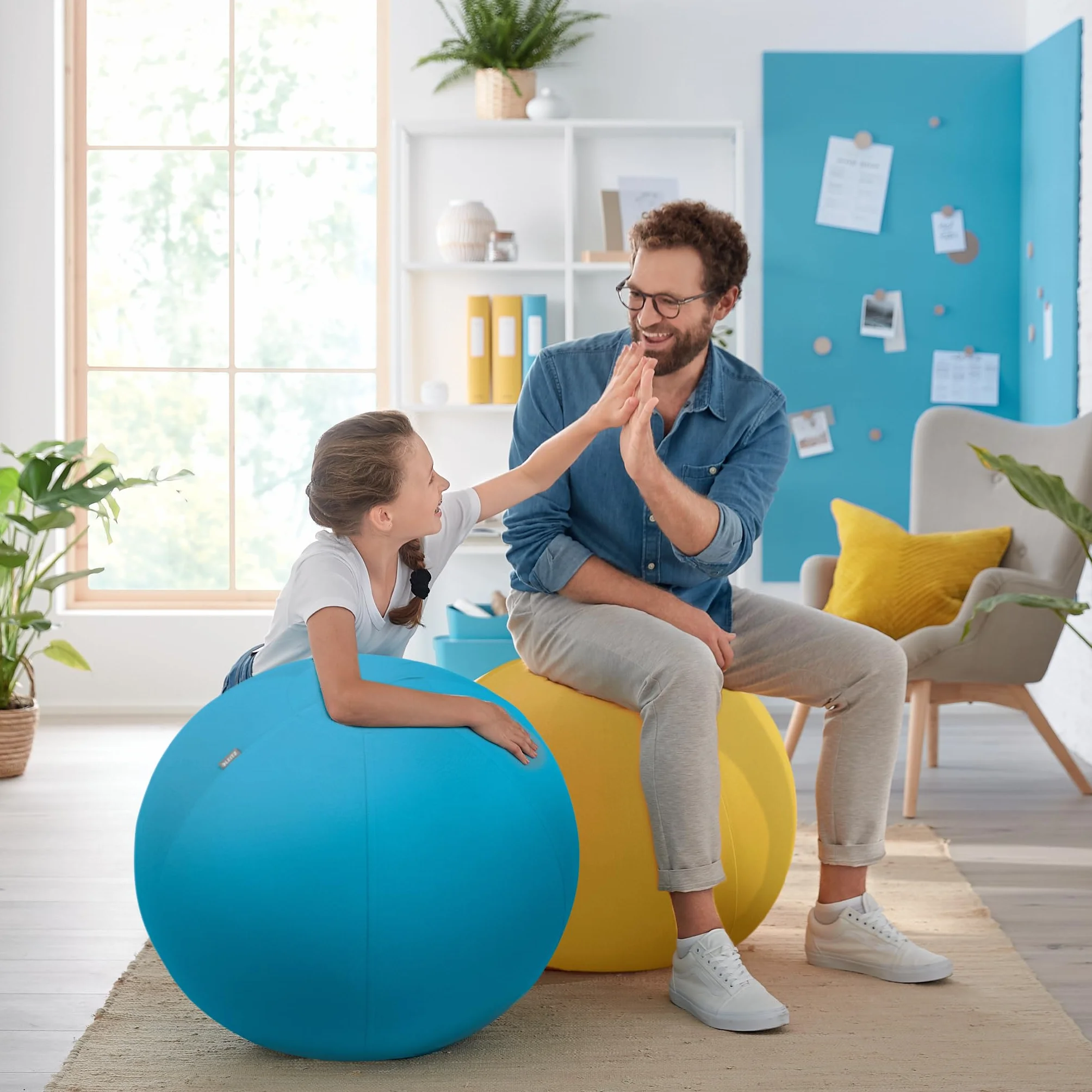 Leitz, Ergonomiczna Piłka do Aktywnego Siedzenia Leitz Ergo Cosy, Średnica 65 cm, Poszewka w 100% z Tkaniny, Ręczna Pompka, 2 Zawory, Kolor Aksamitna szarość (52790089)
