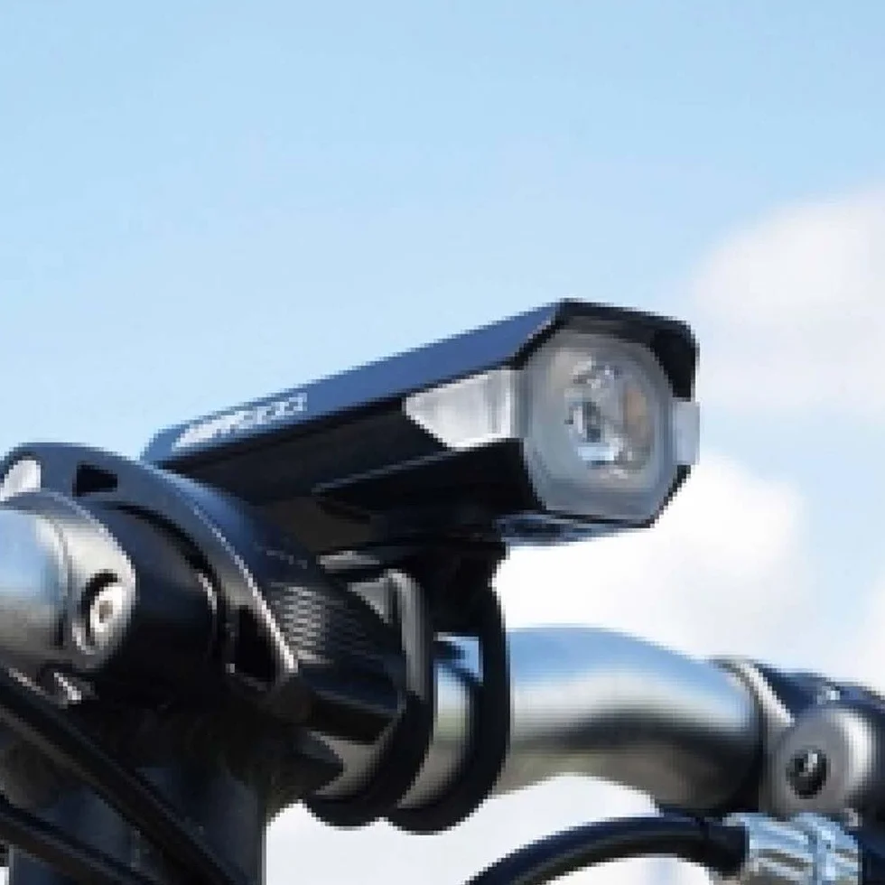 CatEye AMPP 200 VIZ 100 zestaw świateł rowerowych przednich i tylnych 200 lumenów 100 lumenów USB czarne
