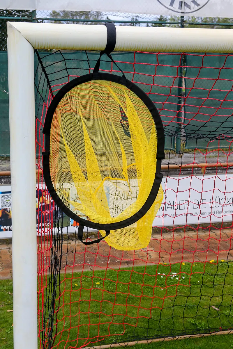 Netsport cel piłkarski z siatką i torbą do przechowywania 2 w 1- idealny do pracy z precyzją uderzeń
