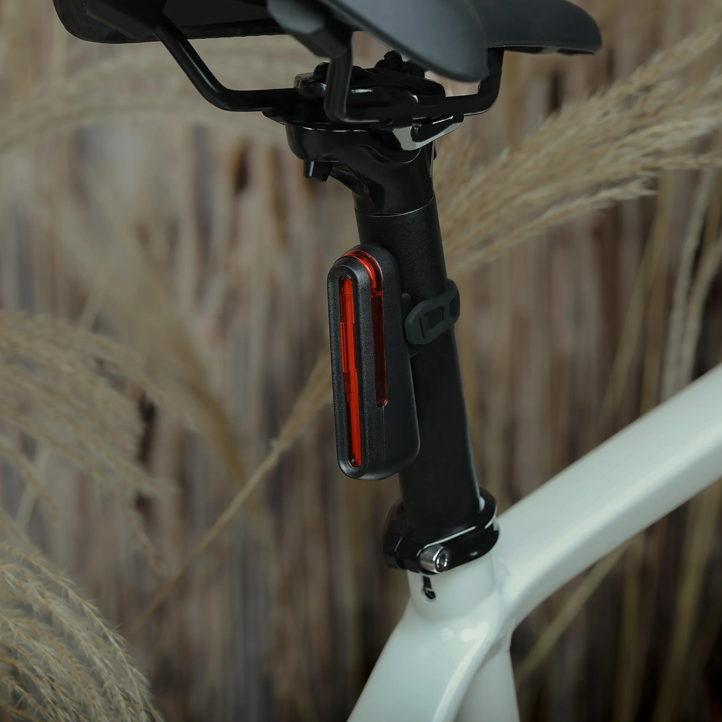 ADDVIEW Zestaw świateł rowerowych Starlight – dopuszczone do ruchu drogowego (obowiązują przepisy lokalne), 70 lx światło przednie i tylne LED z USB C, zasilanie bateryjne, wodoszczelność IP65, zasięg