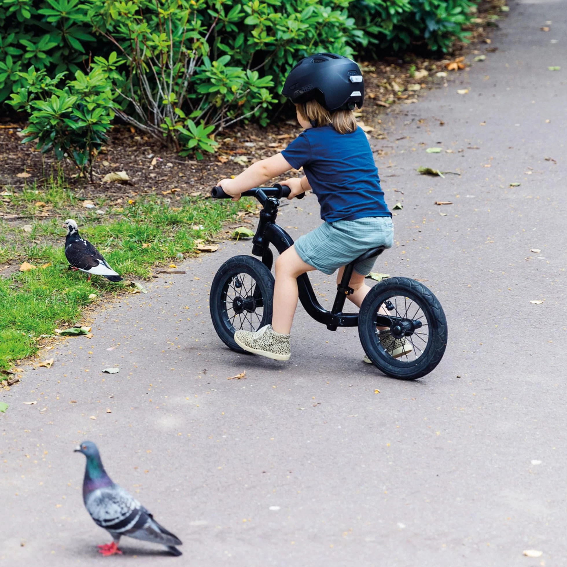 ABUS Kask dzieci?cy Smiley 3.0 – kask rowerowy o g??bokim dopasowaniu, wzornictwo odpowiednie dla dzieci i miejsce na warkocz – dla dziewcz?t i ch?opców – fioletowy ze wzorem sowy, rozmiar S