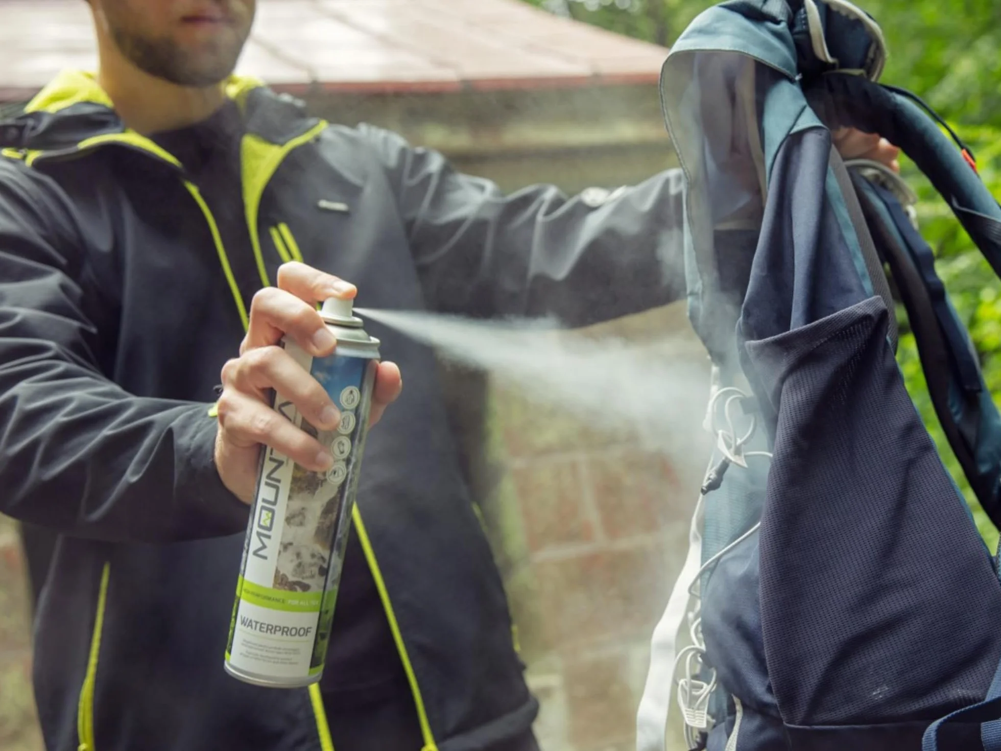 Mountval Waterproof Spray - Wodoodporny Impregnat w Sprayu Chroniący Twoją Odzież Przed Wilgocią i Brudem, Do Sprzętu Turystycznego