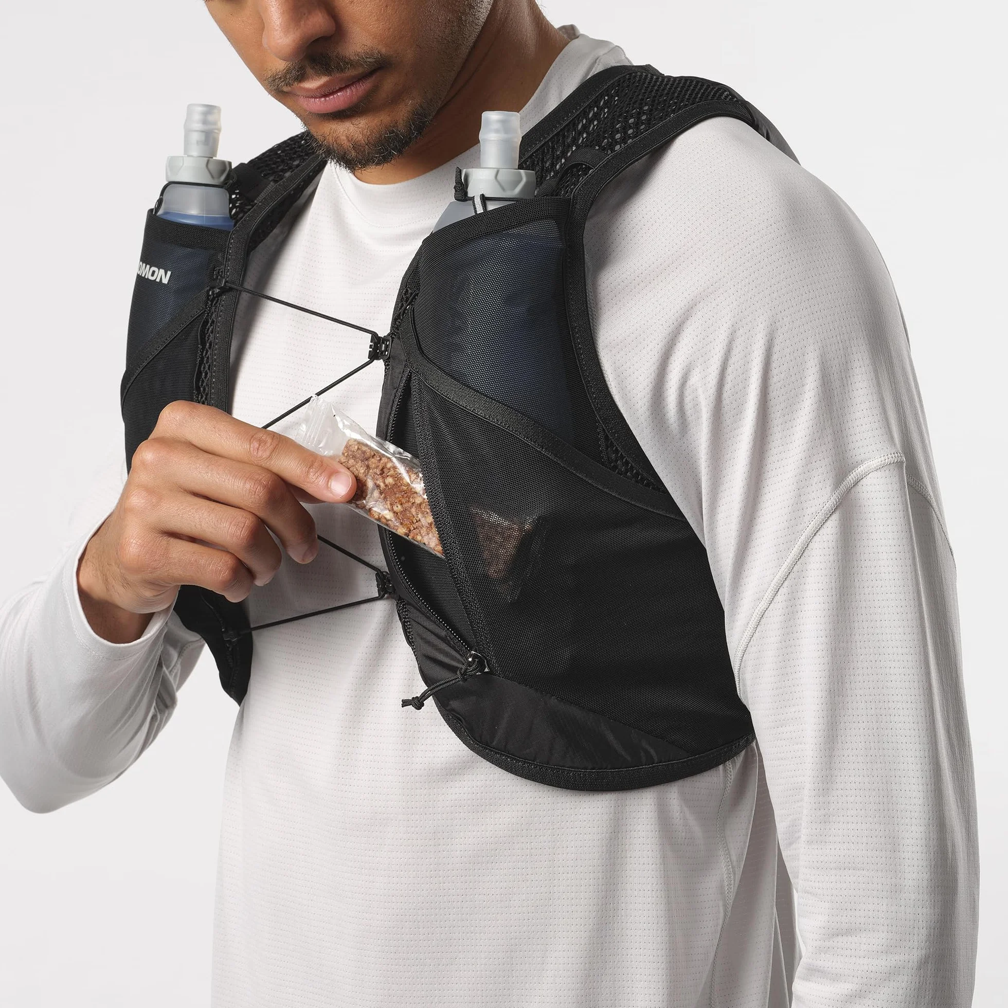 Salomon Active Skin 4 Unisex kamizelka do biegania nawodnienie szlak turystyczny z butelkami w zestawie, precyzyjne dopasowanie, 4 l i zoptymalizowane przechowywanie, czarna, XS