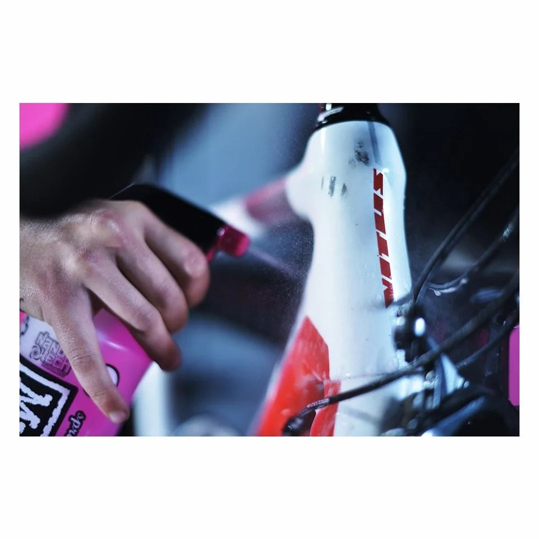 Muc-Off Nano-Tech Bike Cleaner, 1L – Biodegradowalny Spray do Roweru do Czyszczenia i Odtłuszczania – Błyskawiczny Płyn do Mycia Roweru do Rowerów MTB, Szosowych, Gravelowych i Elektrycznych